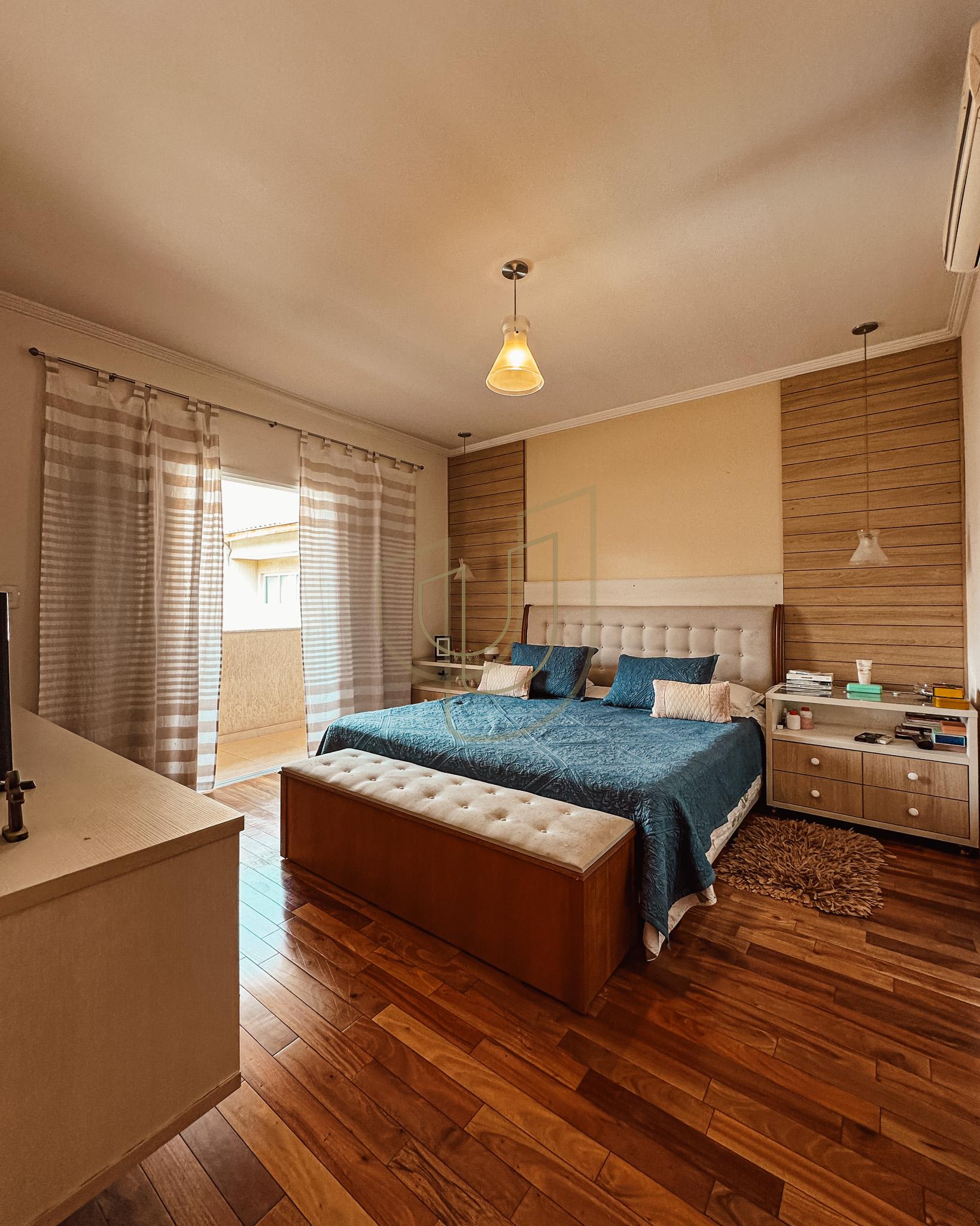 Sobrado Cl&aacute;ssico com 4 su&iacute;tes no Altos da Serra I - S&atilde;o Jos&eacute; dos Campos/SP  São José dos Campos - 