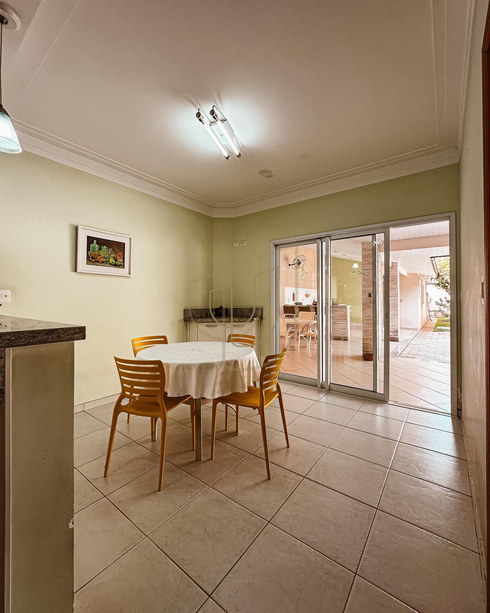 Sobrado Cl&aacute;ssico com 4 su&iacute;tes no Altos da Serra I - S&atilde;o Jos&eacute; dos Campos/SP  São José dos Campos - 