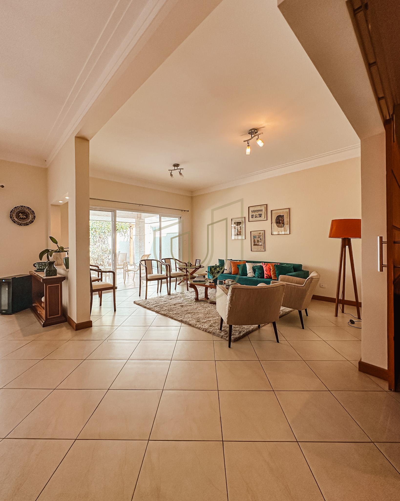 Sobrado Cl&aacute;ssico com 4 su&iacute;tes no Altos da Serra I - S&atilde;o Jos&eacute; dos Campos/SP  São José dos Campos - 