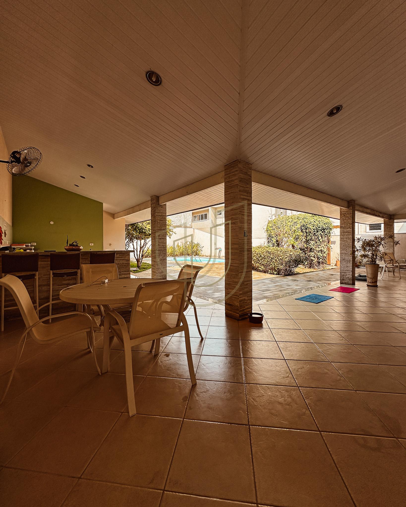 Sobrado Cl&aacute;ssico com 4 su&iacute;tes no Altos da Serra I - S&atilde;o Jos&eacute; dos Campos/SP  São José dos Campos - 