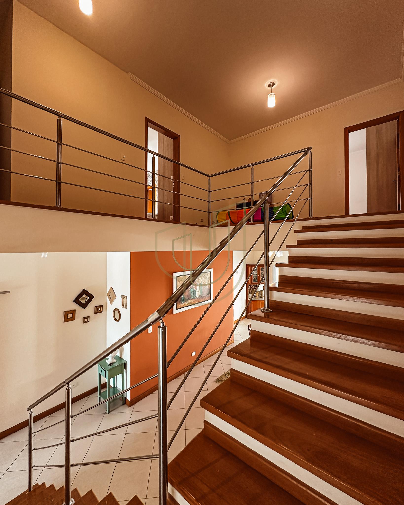 Sobrado Cl&aacute;ssico com 4 su&iacute;tes no Altos da Serra I - S&atilde;o Jos&eacute; dos Campos/SP  São José dos Campos - 