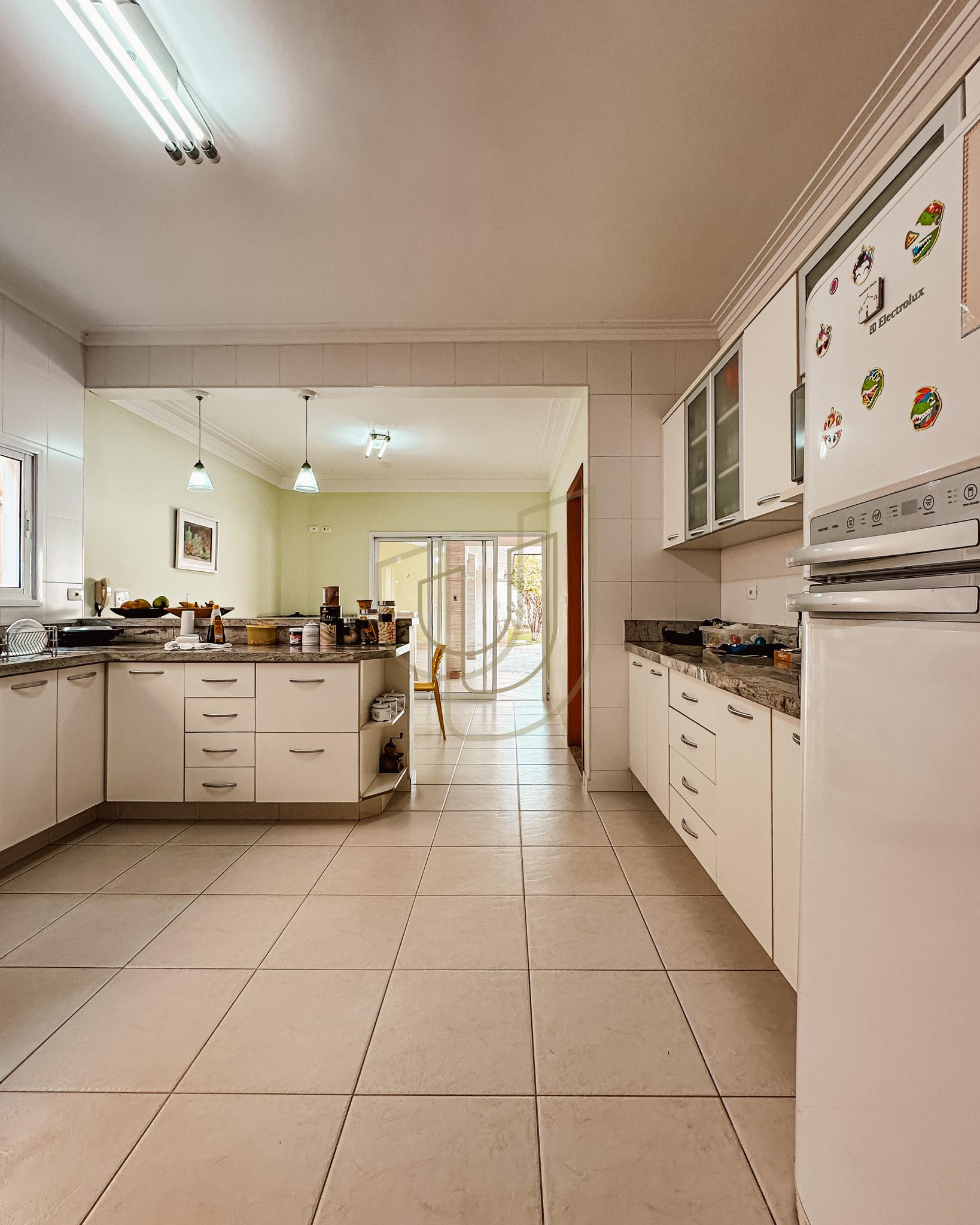 Sobrado Cl&aacute;ssico com 4 su&iacute;tes no Altos da Serra I - S&atilde;o Jos&eacute; dos Campos/SP  São José dos Campos - 