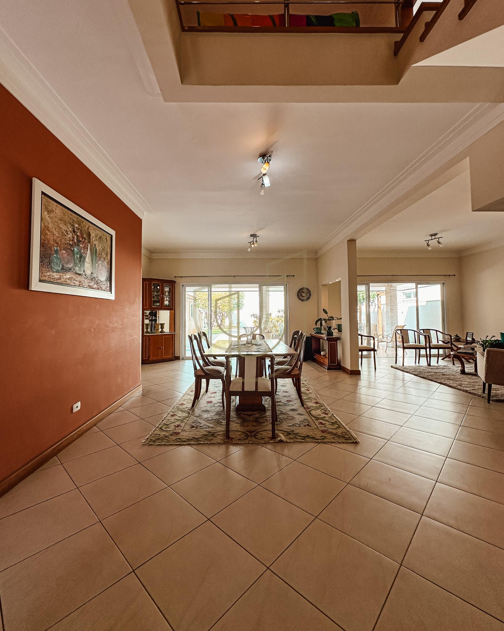 Sobrado Cl&aacute;ssico com 4 su&iacute;tes no Altos da Serra I - S&atilde;o Jos&eacute; dos Campos/SP  São José dos Campos - 