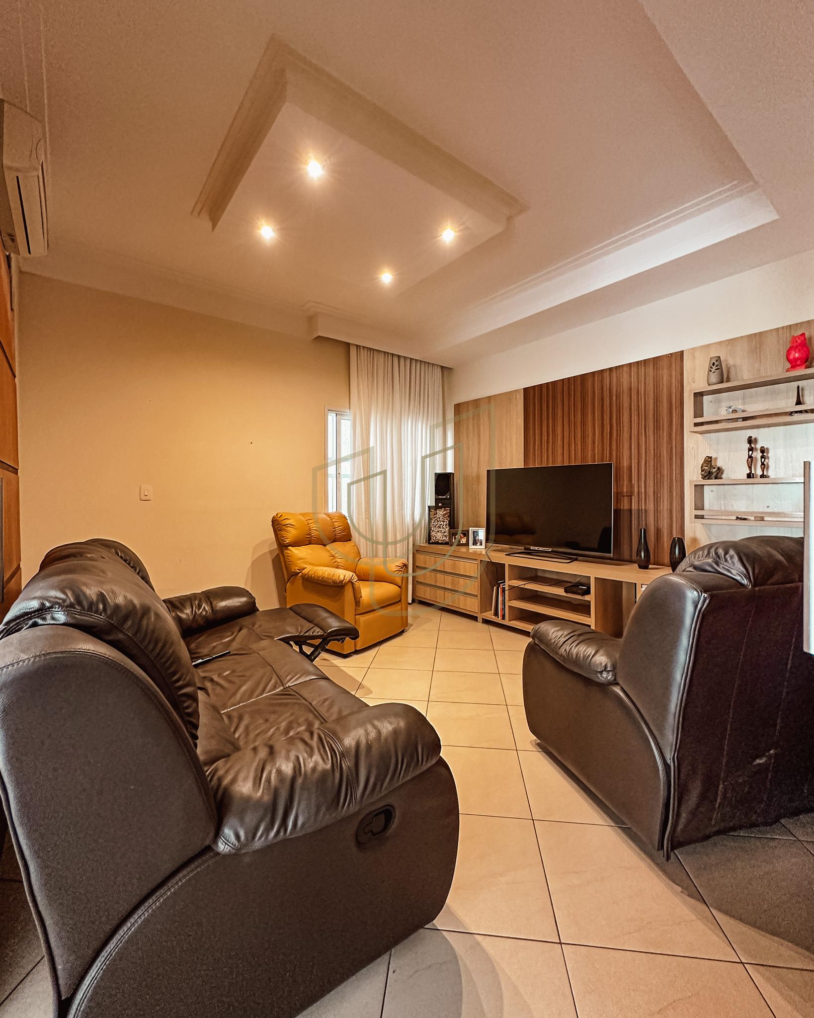 Sobrado Cl&aacute;ssico com 4 su&iacute;tes no Altos da Serra I - S&atilde;o Jos&eacute; dos Campos/SP  São José dos Campos - 