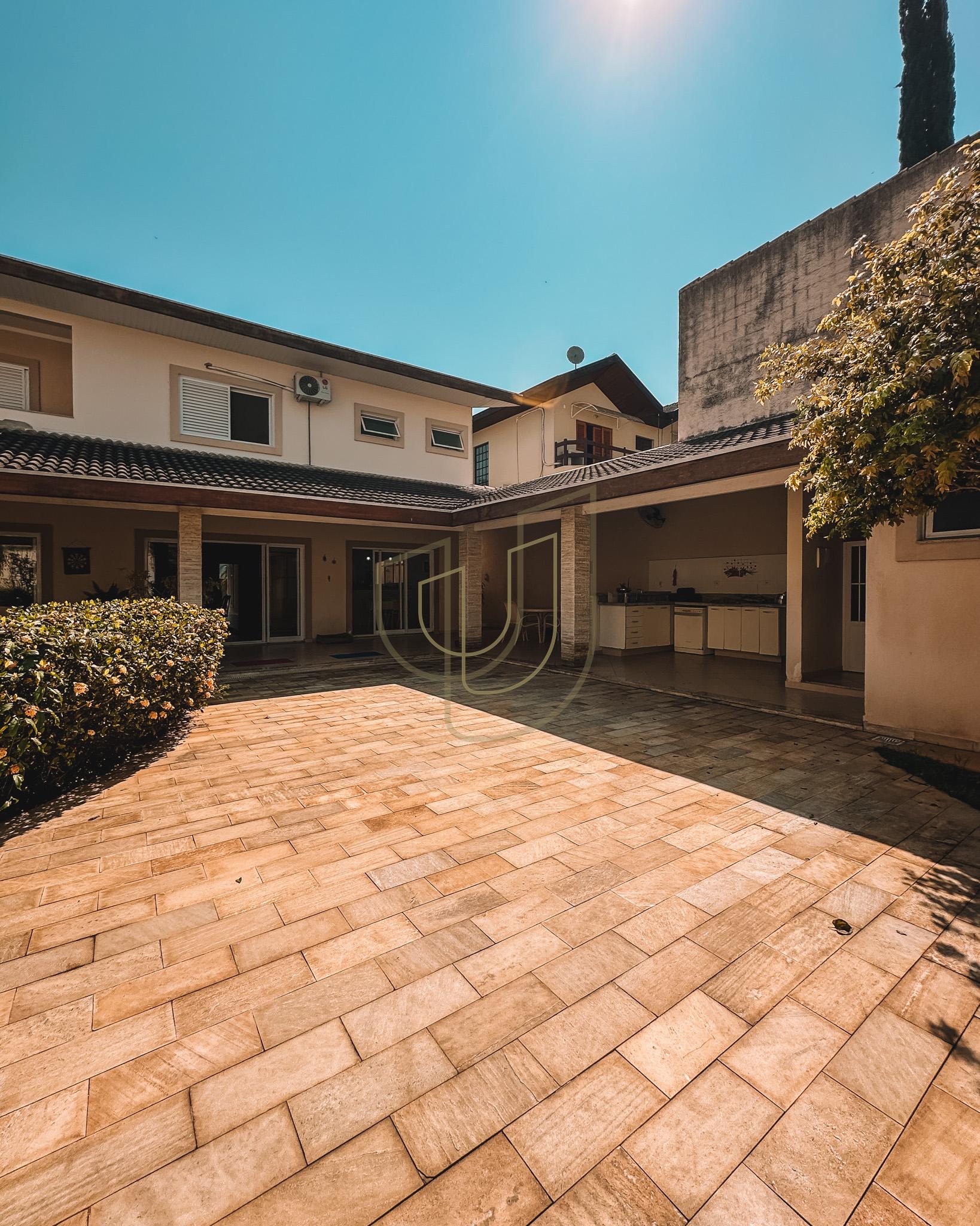 Sobrado Cl&aacute;ssico com 4 su&iacute;tes no Altos da Serra I - S&atilde;o Jos&eacute; dos Campos/SP  São José dos Campos - 