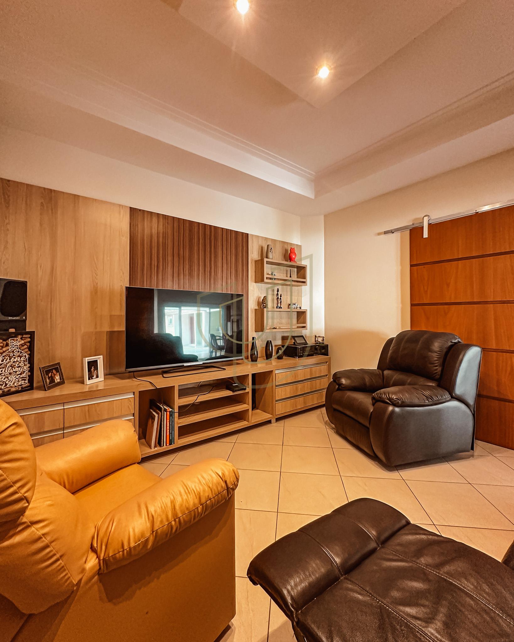 Sobrado Cl&aacute;ssico com 4 su&iacute;tes no Altos da Serra I - S&atilde;o Jos&eacute; dos Campos/SP  São José dos Campos - 