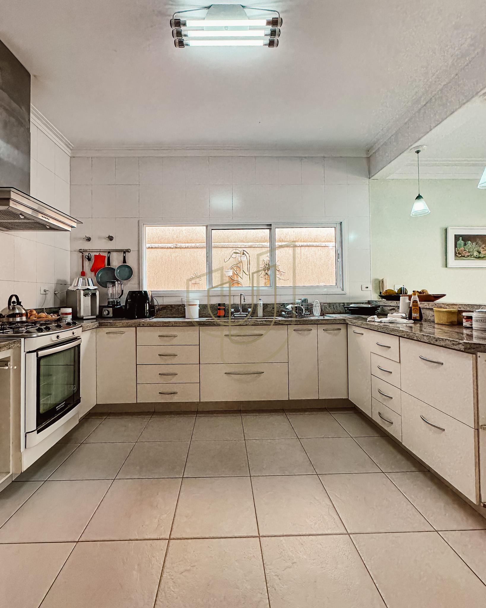 Sobrado Cl&aacute;ssico com 4 su&iacute;tes no Altos da Serra I - S&atilde;o Jos&eacute; dos Campos/SP  São José dos Campos - 