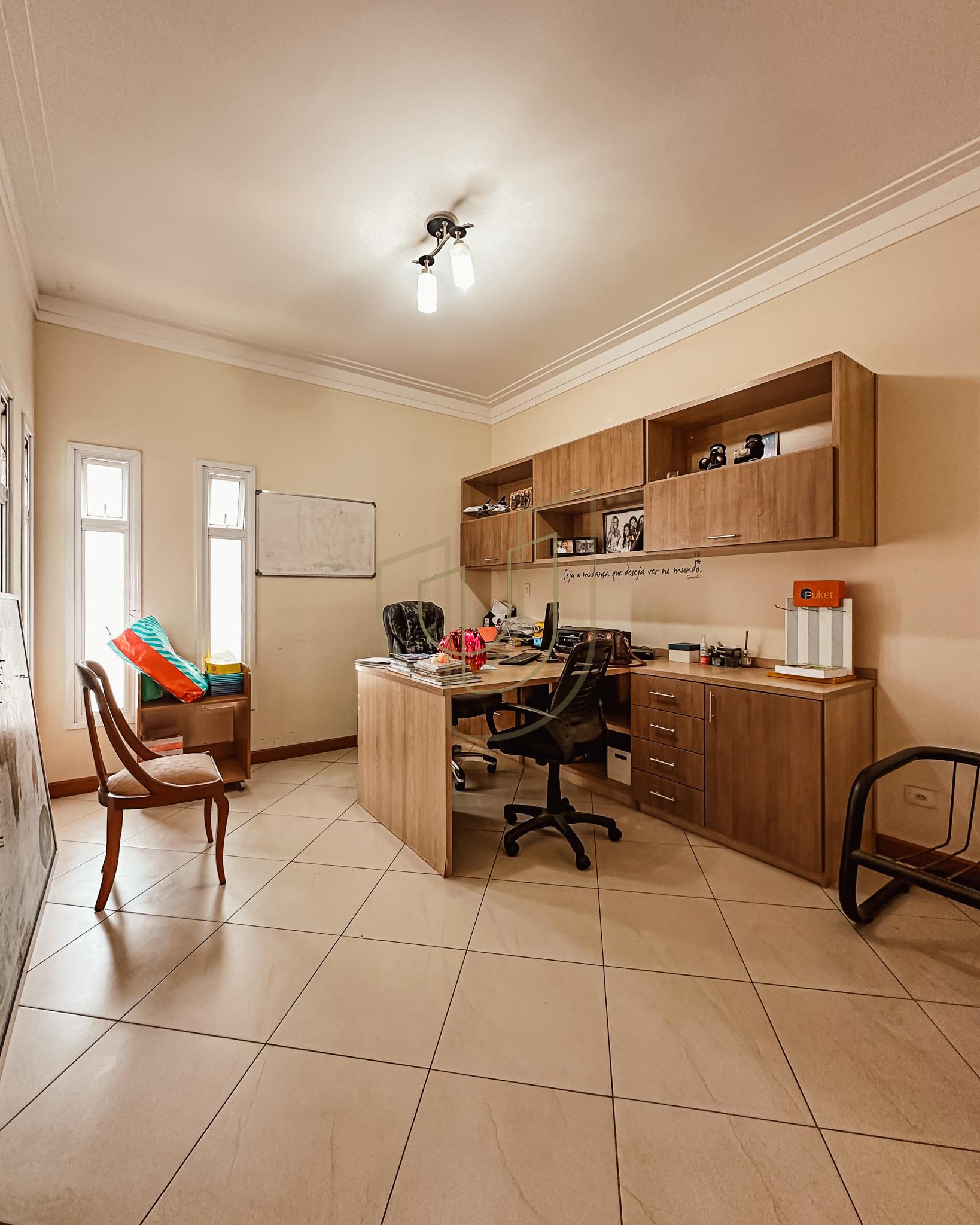 Sobrado Cl&aacute;ssico com 4 su&iacute;tes no Altos da Serra I - S&atilde;o Jos&eacute; dos Campos/SP  São José dos Campos - 