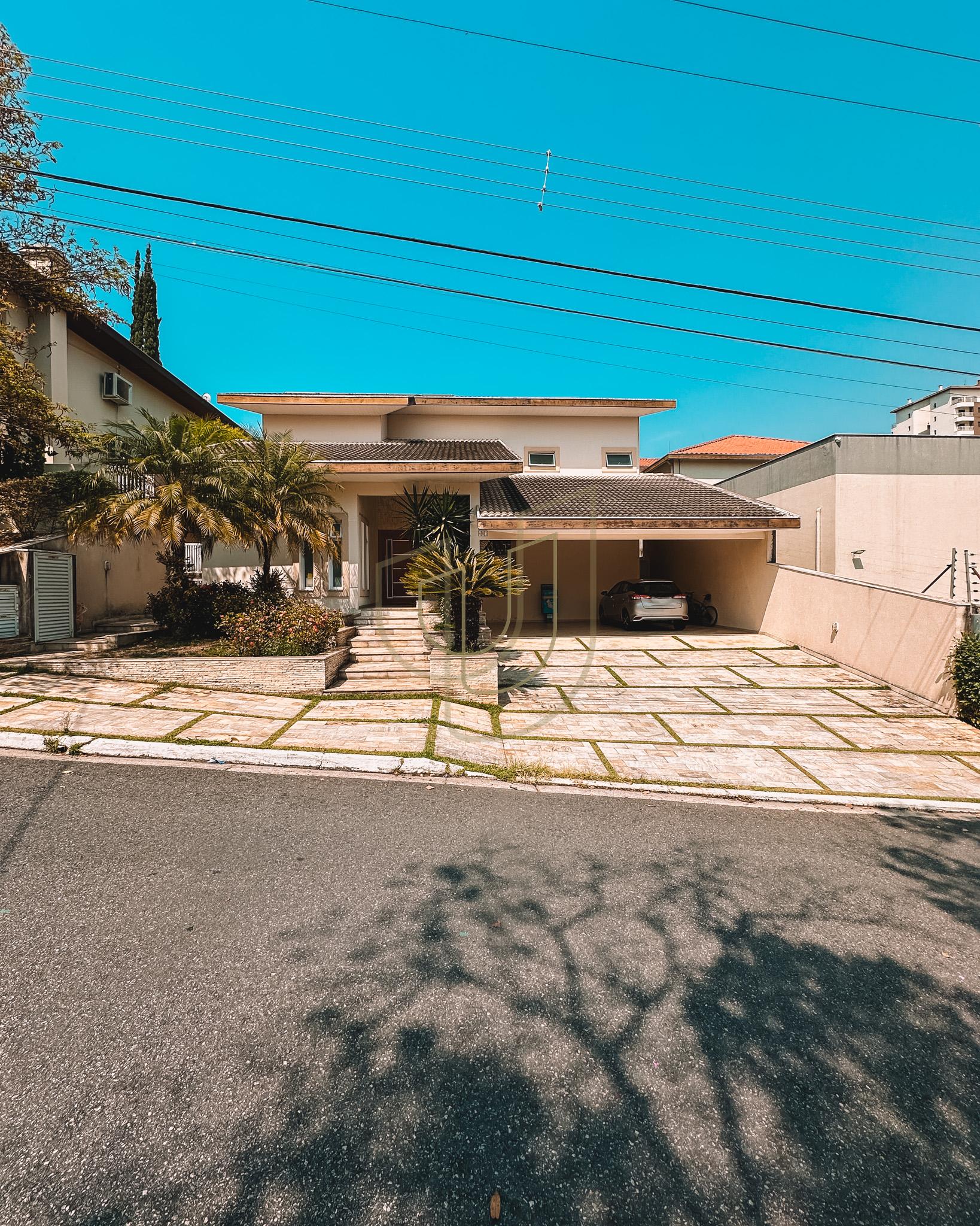 Sobrado Cl&aacute;ssico com 4 su&iacute;tes no Altos da Serra I - S&atilde;o Jos&eacute; dos Campos/SP  São José dos Campos - 