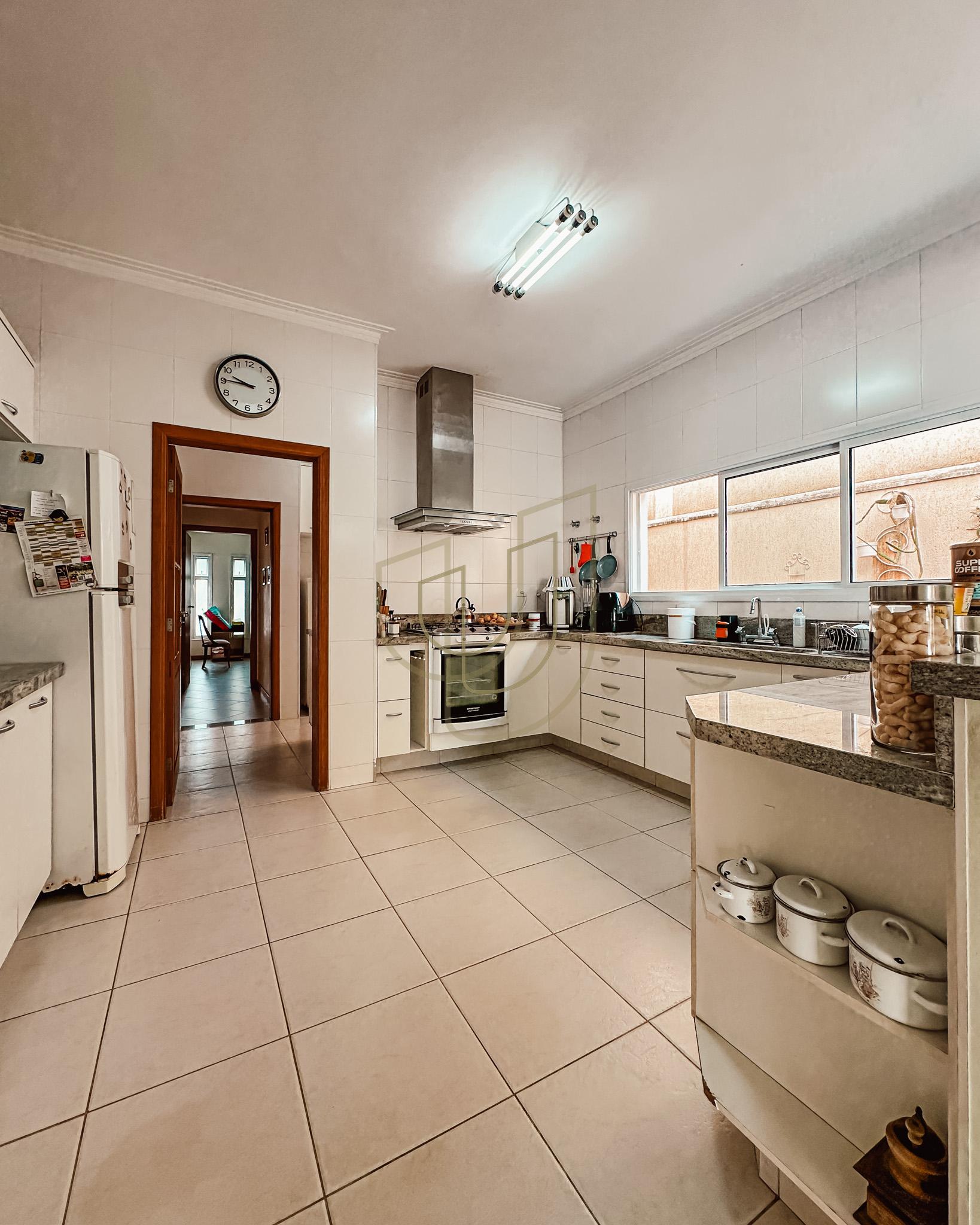 Sobrado Cl&aacute;ssico com 4 su&iacute;tes no Altos da Serra I - S&atilde;o Jos&eacute; dos Campos/SP  São José dos Campos - 