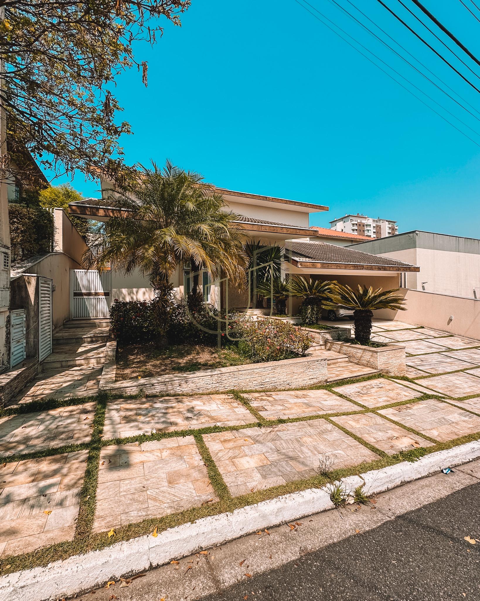 Sobrado Cl&aacute;ssico com 4 su&iacute;tes no Altos da Serra I - S&atilde;o Jos&eacute; dos Campos/SP  São José dos Campos - 