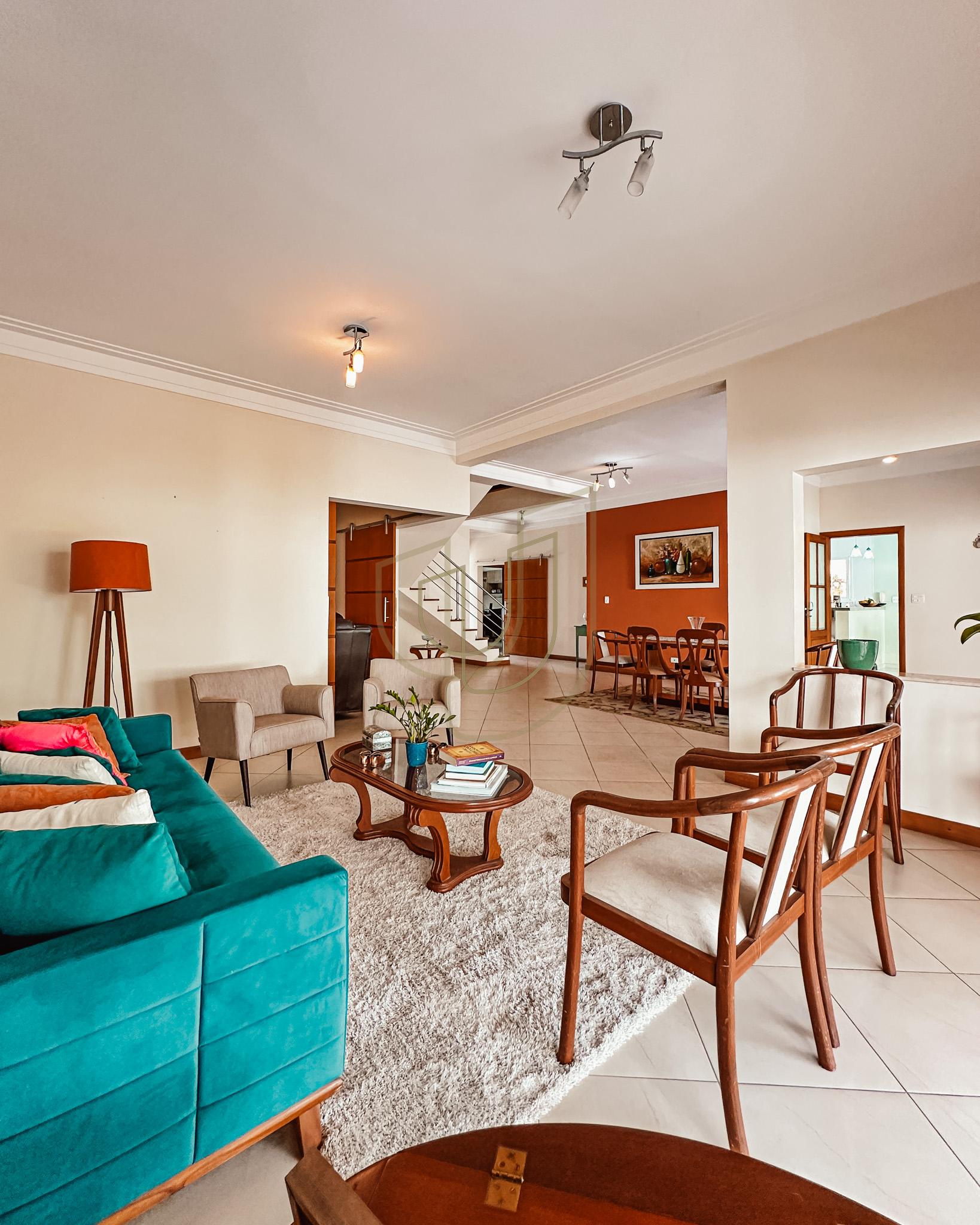 Sobrado Cl&aacute;ssico com 4 su&iacute;tes no Altos da Serra I - S&atilde;o Jos&eacute; dos Campos/SP  São José dos Campos - 