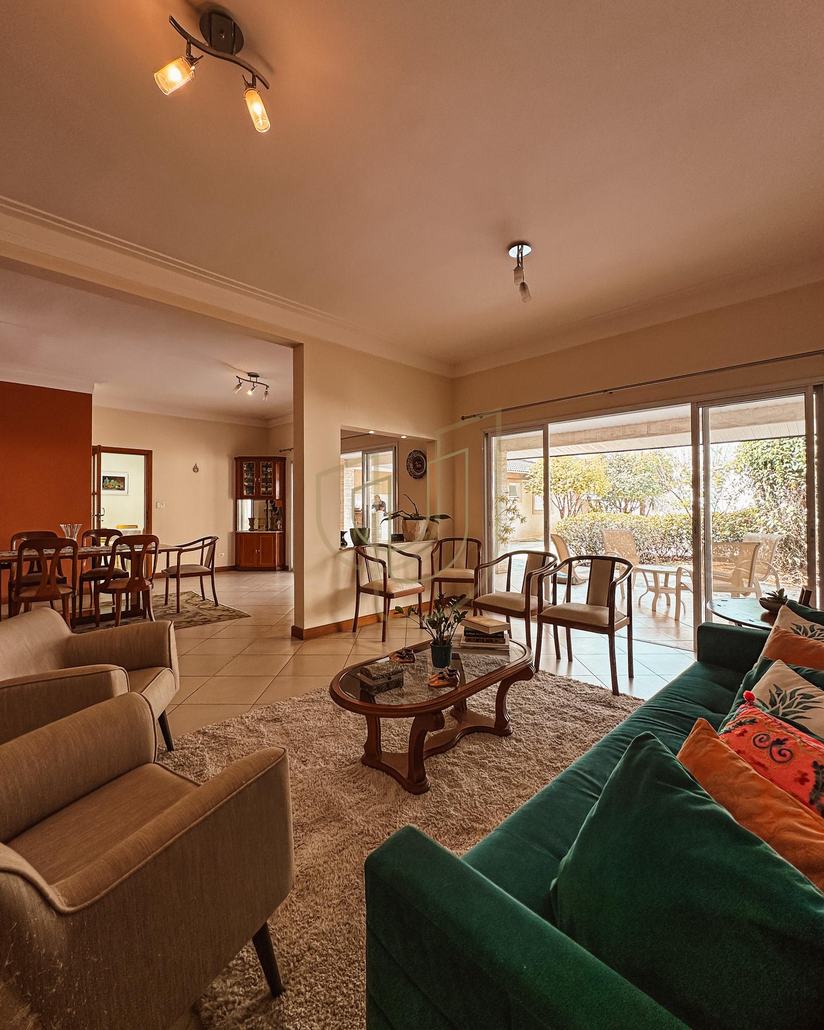 Sobrado Cl&aacute;ssico com 4 su&iacute;tes no Altos da Serra I - S&atilde;o Jos&eacute; dos Campos/SP  São José dos Campos - 