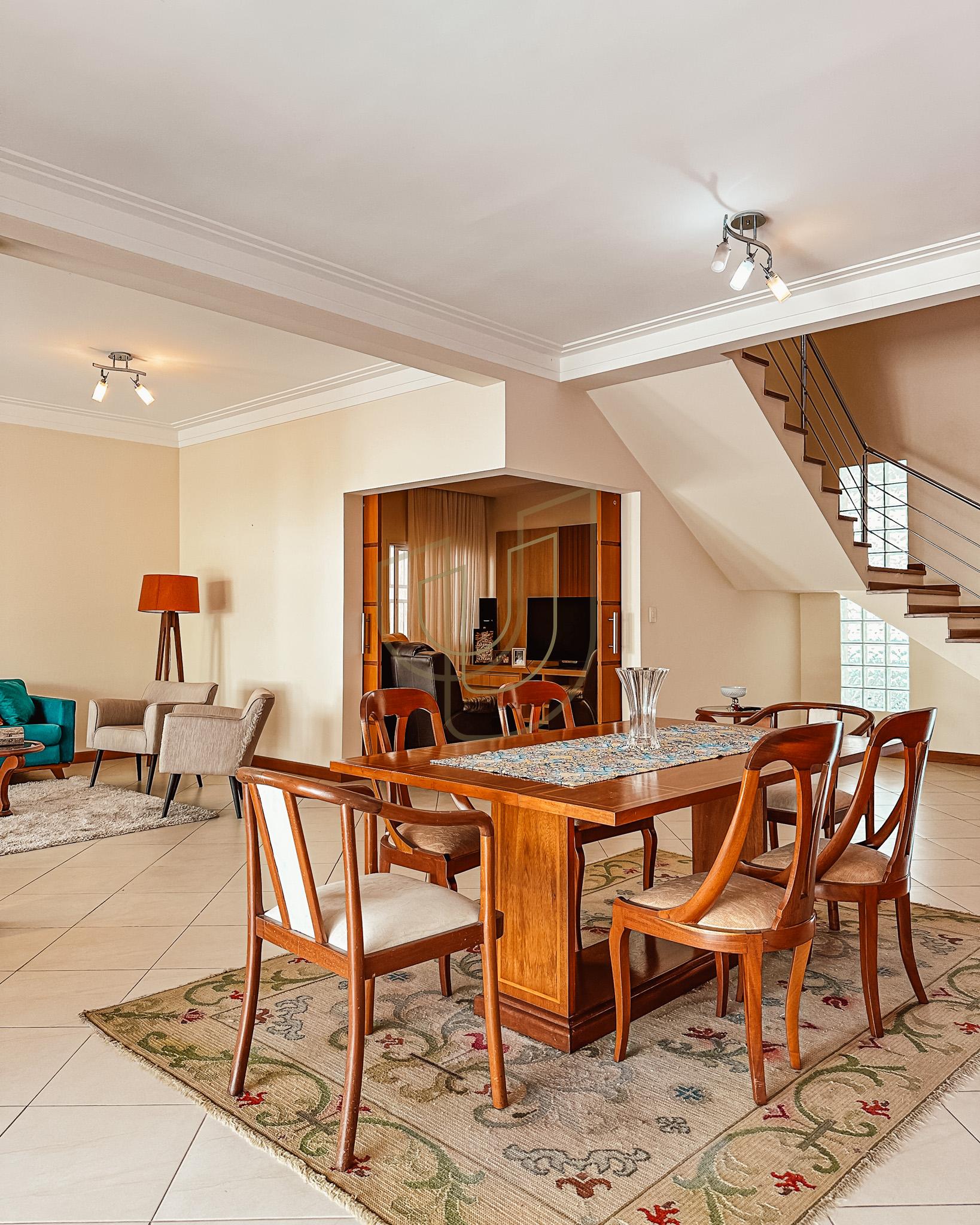 Sobrado Cl&aacute;ssico com 4 su&iacute;tes no Altos da Serra I - S&atilde;o Jos&eacute; dos Campos/SP  São José dos Campos - 