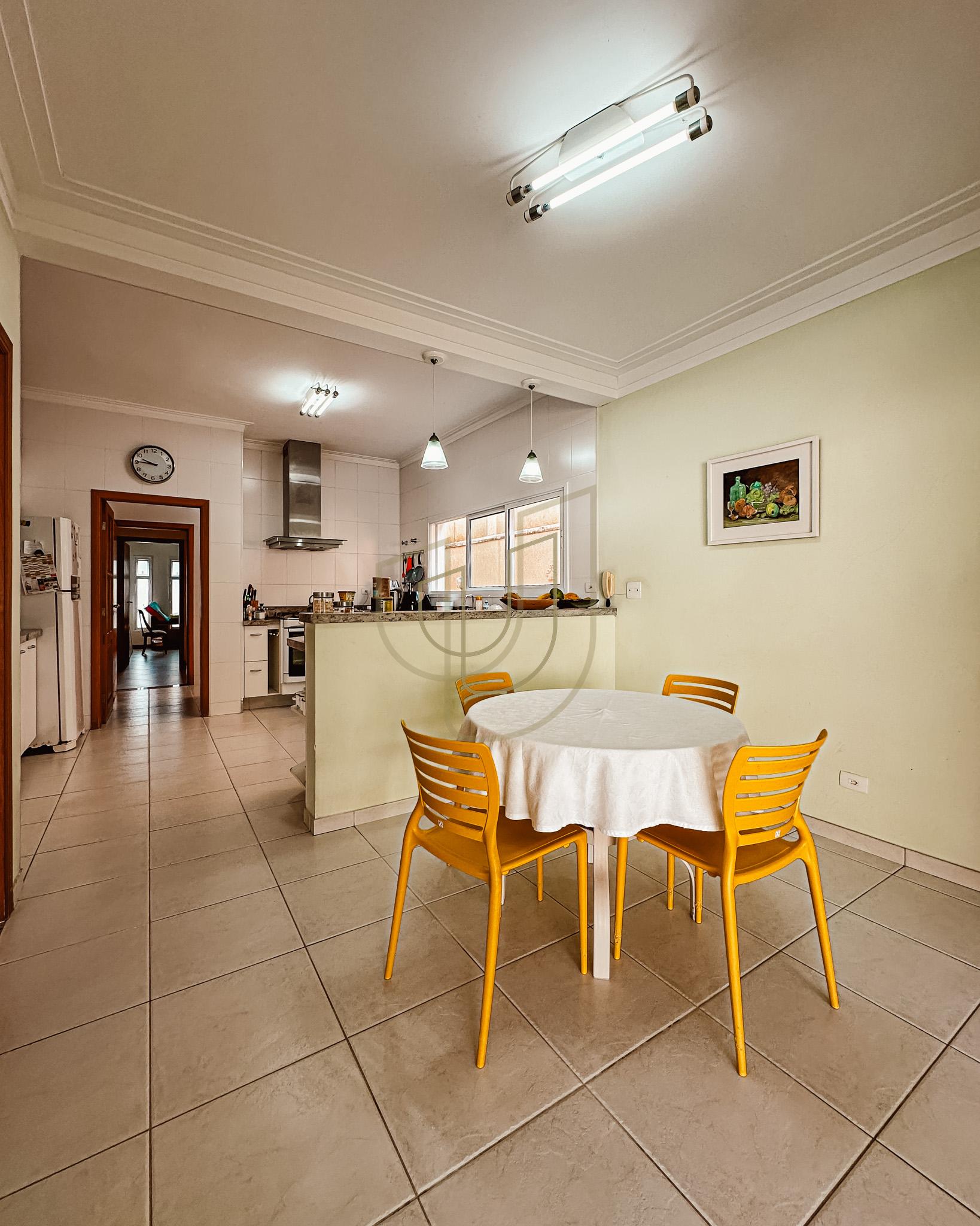 Sobrado Cl&aacute;ssico com 4 su&iacute;tes no Altos da Serra I - S&atilde;o Jos&eacute; dos Campos/SP  São José dos Campos - 