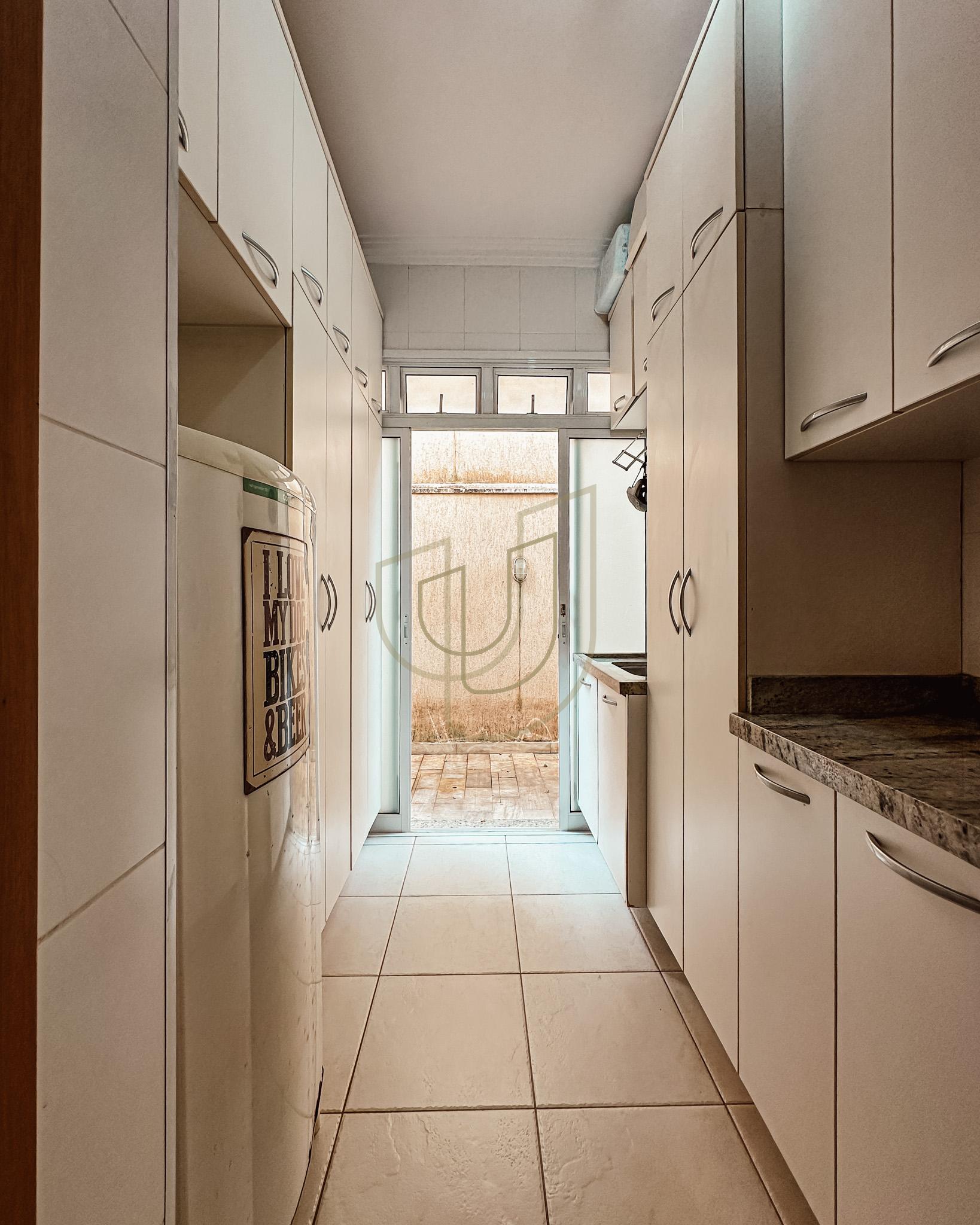 Sobrado Cl&aacute;ssico com 4 su&iacute;tes no Altos da Serra I - S&atilde;o Jos&eacute; dos Campos/SP  São José dos Campos - 