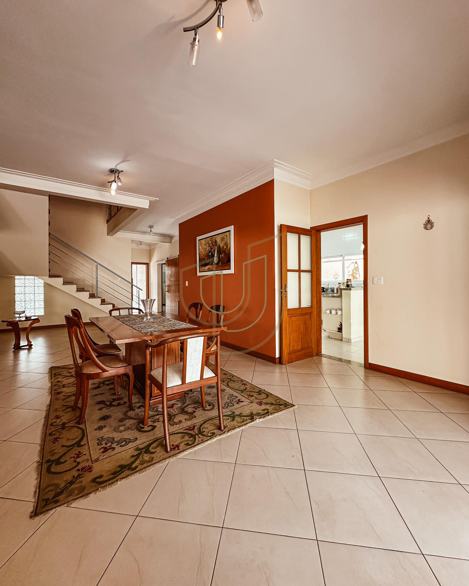 Sobrado Cl&aacute;ssico com 4 su&iacute;tes no Altos da Serra I - S&atilde;o Jos&eacute; dos Campos/SP  São José dos Campos - 