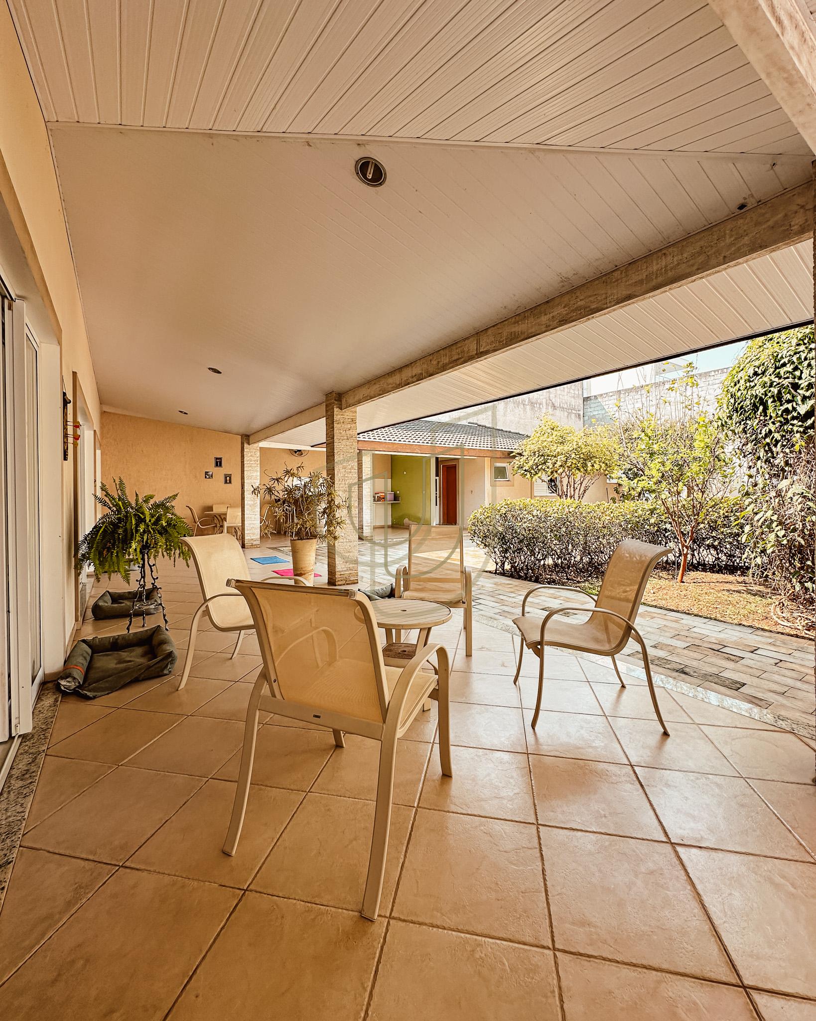 Sobrado Cl&aacute;ssico com 4 su&iacute;tes no Altos da Serra I - S&atilde;o Jos&eacute; dos Campos/SP  São José dos Campos - 