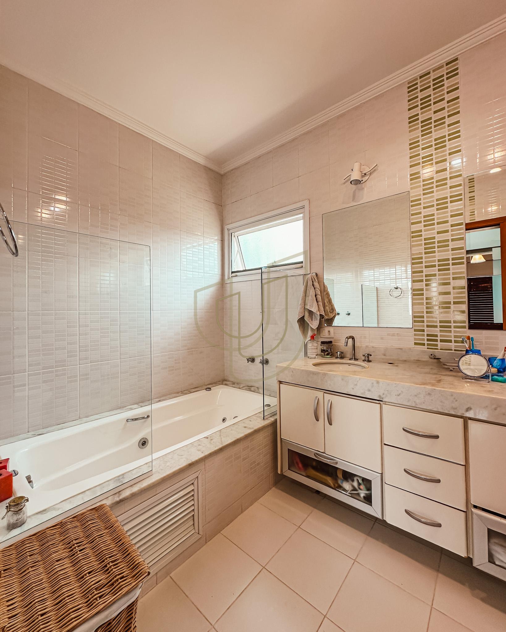 Sobrado Cl&aacute;ssico com 4 su&iacute;tes no Altos da Serra I - S&atilde;o Jos&eacute; dos Campos/SP  São José dos Campos - 