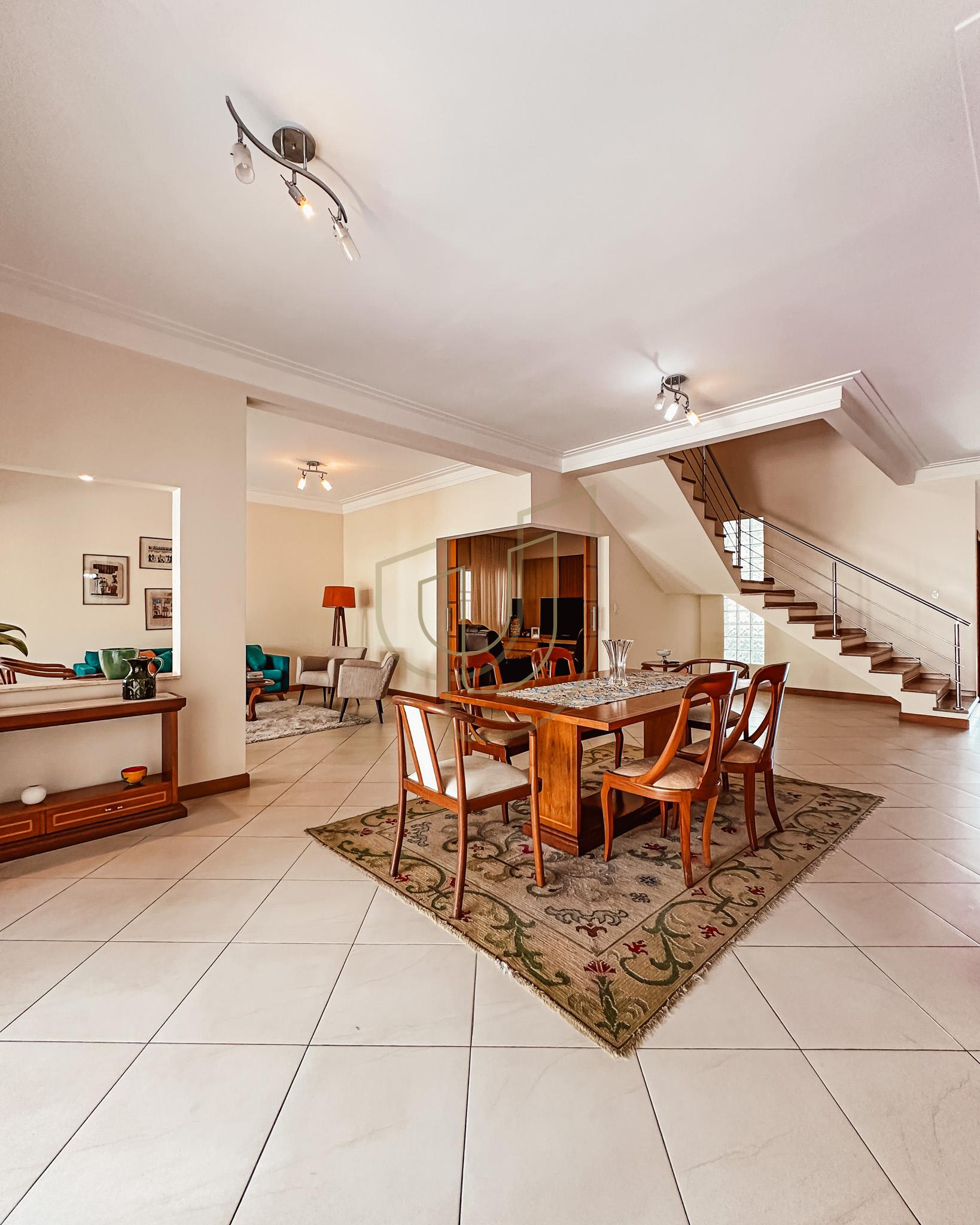 Sobrado Cl&aacute;ssico com 4 su&iacute;tes no Altos da Serra I - S&atilde;o Jos&eacute; dos Campos/SP  São José dos Campos - 