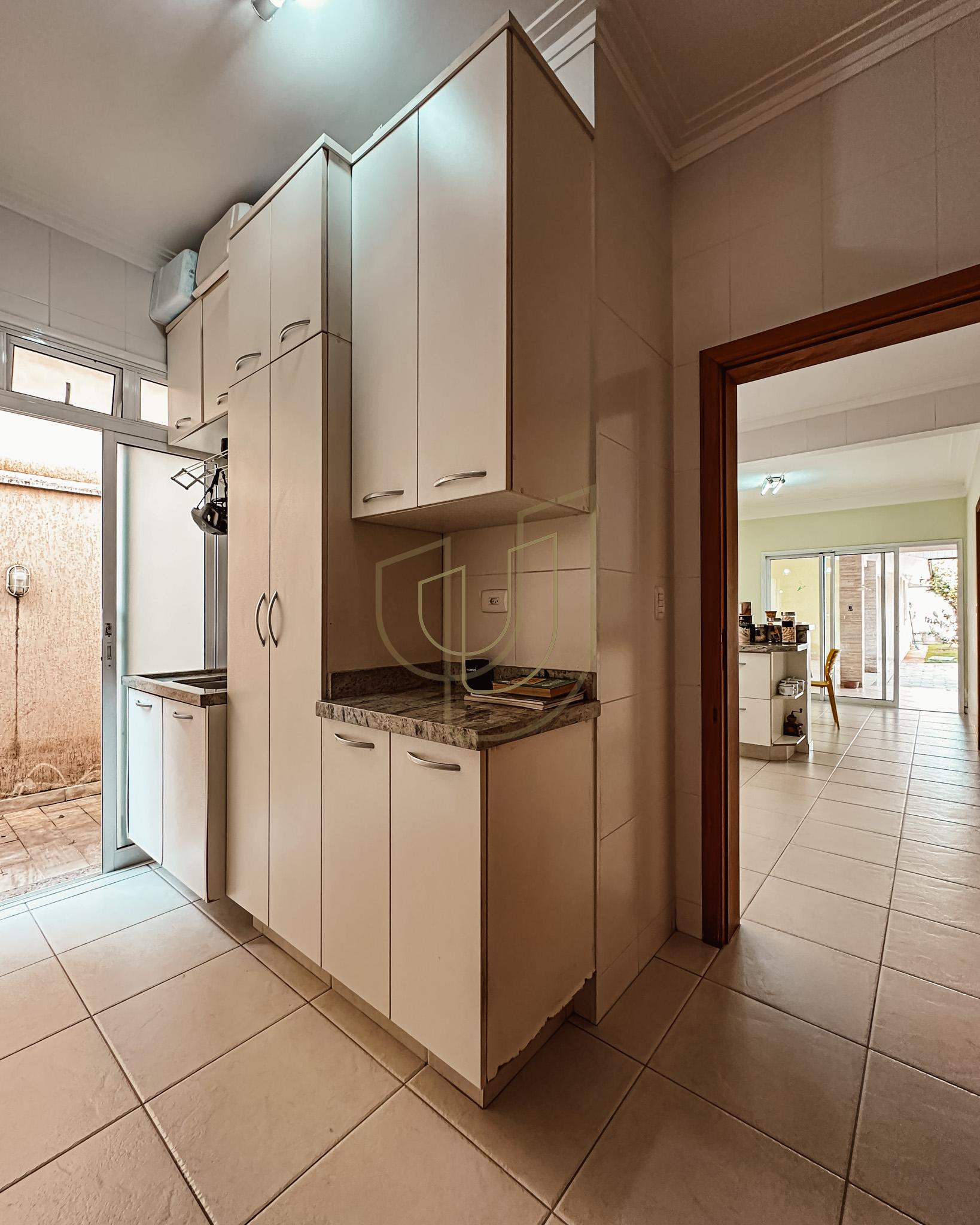 Sobrado Cl&aacute;ssico com 4 su&iacute;tes no Altos da Serra I - S&atilde;o Jos&eacute; dos Campos/SP  São José dos Campos - 