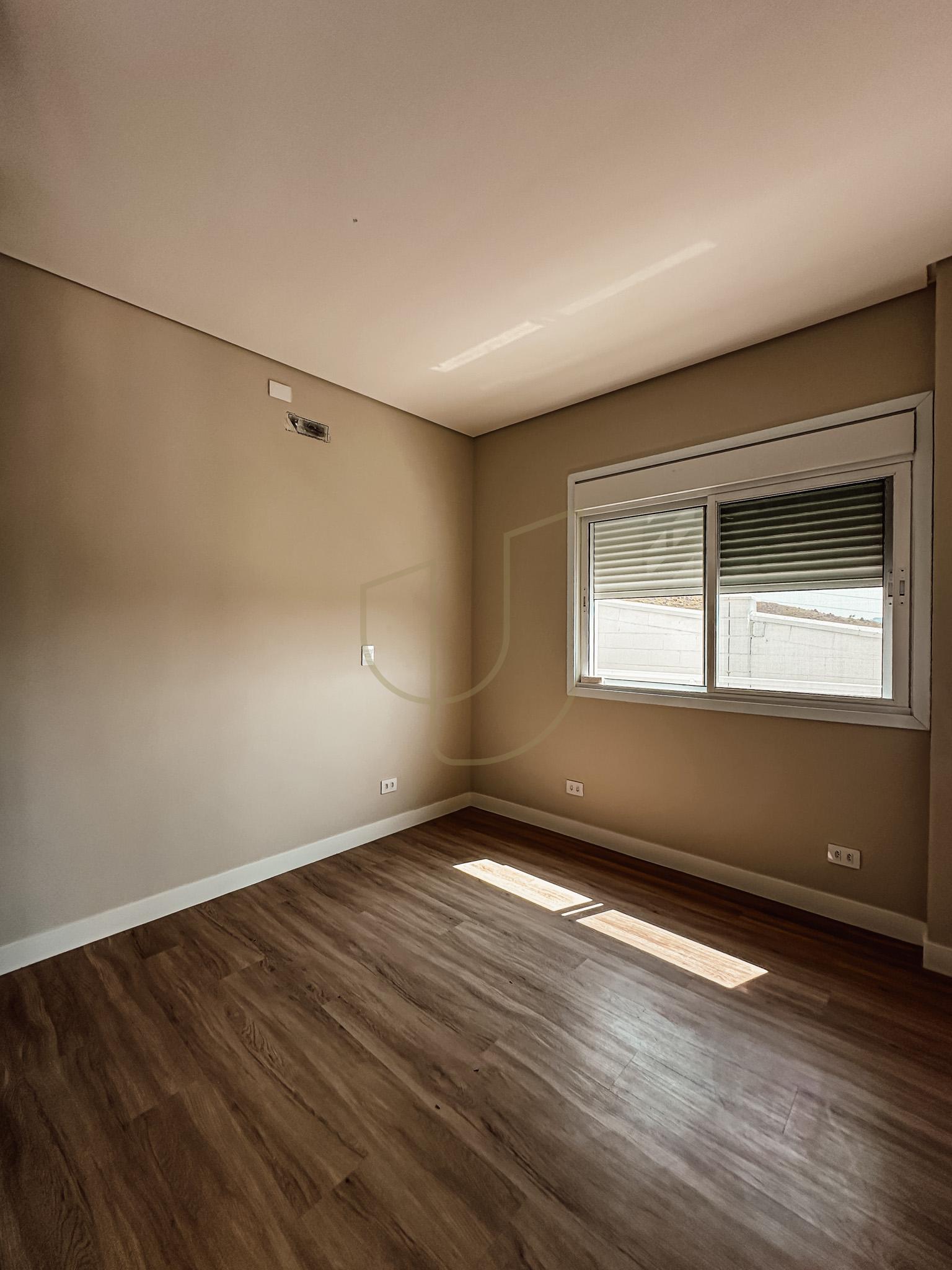 Sobrado sofisticado com vista &uacute;nica e com 4 su&iacute;tes em Urbanova - S&atilde;o Jos&eacute; dos Campos/SP  São José dos Campos - 