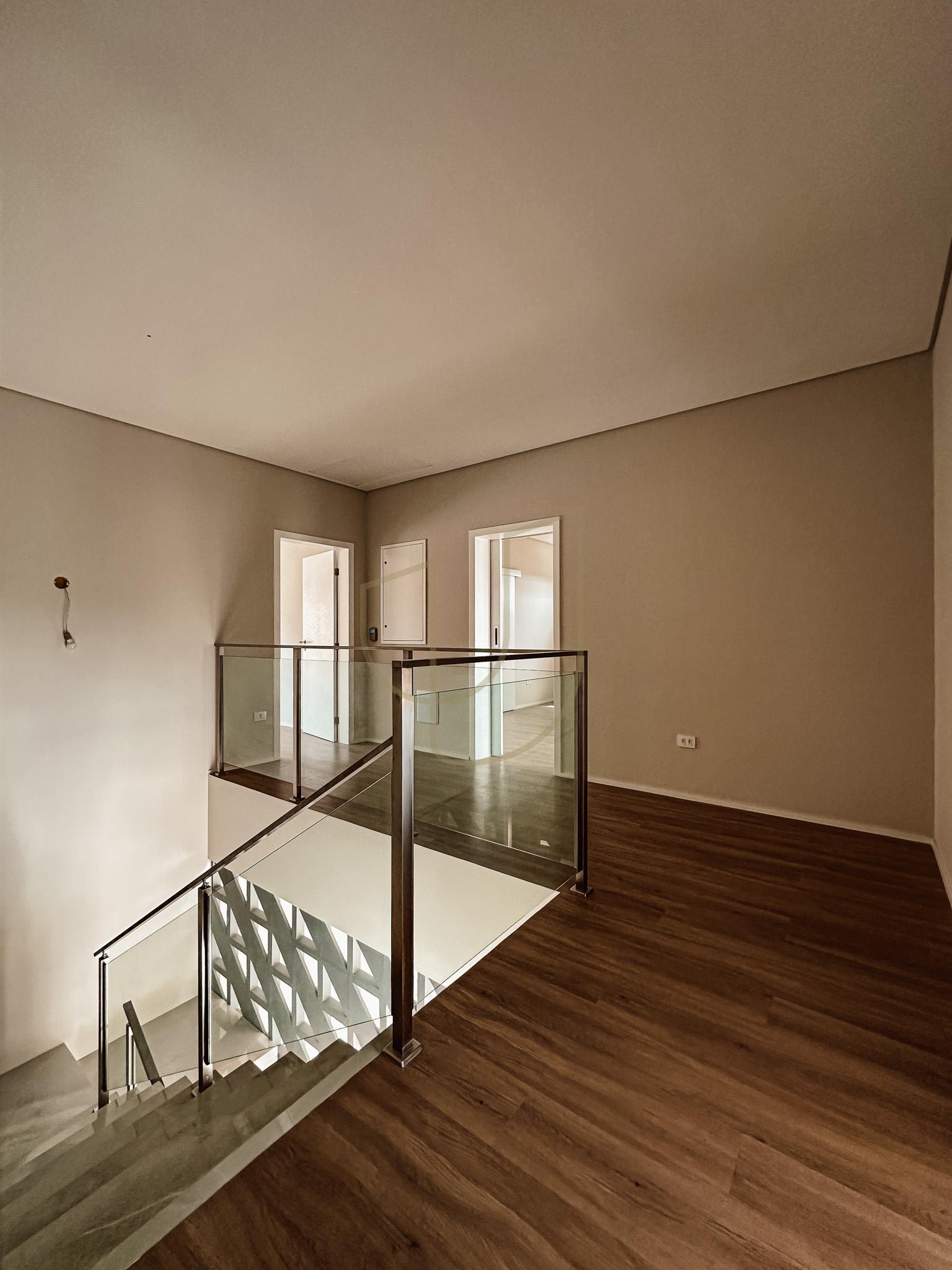 Sobrado sofisticado com vista &uacute;nica e com 4 su&iacute;tes em Urbanova - S&atilde;o Jos&eacute; dos Campos/SP  São José dos Campos - 