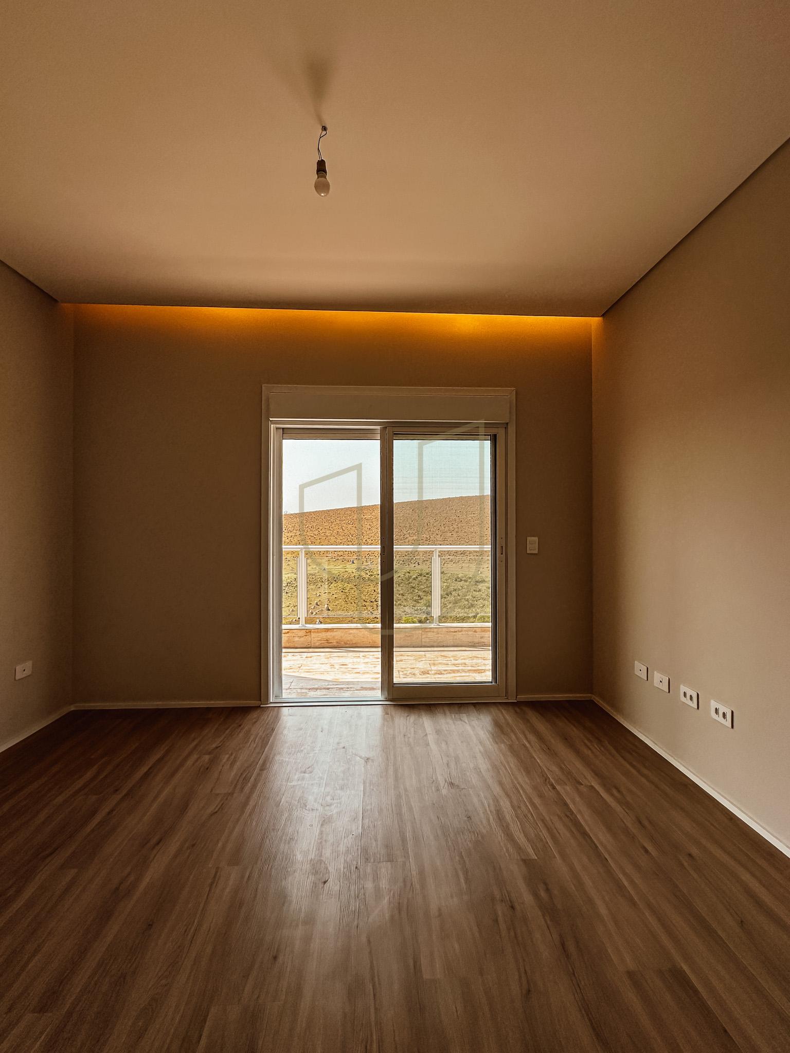 Sobrado sofisticado com vista &uacute;nica e com 4 su&iacute;tes em Urbanova - S&atilde;o Jos&eacute; dos Campos/SP  São José dos Campos - 