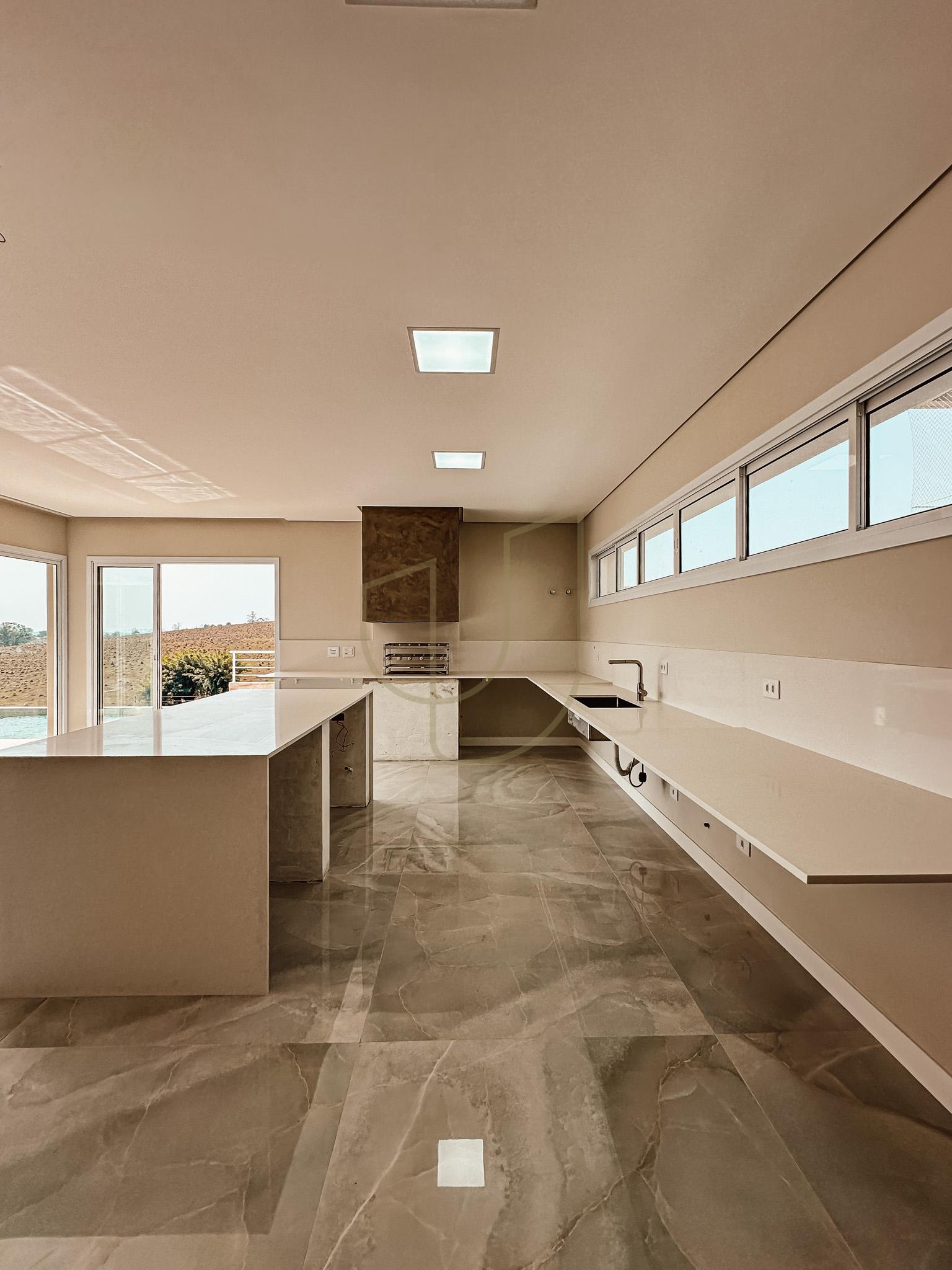 Sobrado sofisticado com vista &uacute;nica e com 4 su&iacute;tes em Urbanova - S&atilde;o Jos&eacute; dos Campos/SP  São José dos Campos - 