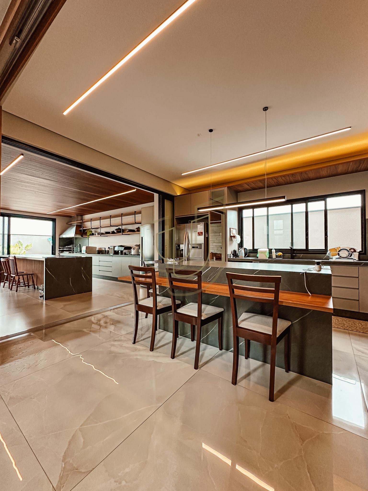 Sobrado sofisticado e moderno com 4 su&iacute;tes no Urbanova - S&atilde;o Jos&eacute; dos Campos/SP  São José dos Campos - 