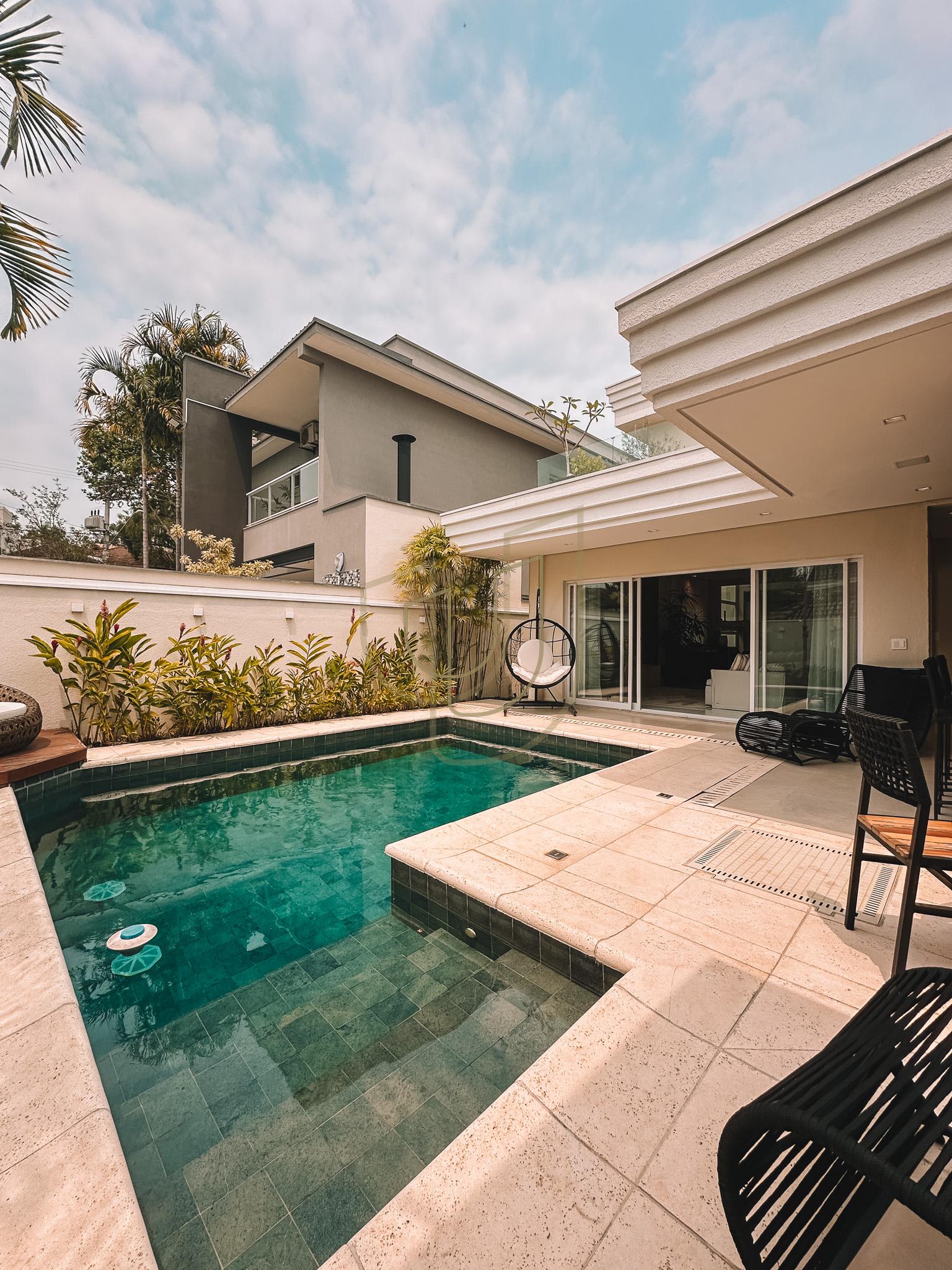 Sobrado sofisticado e moderno com 5 su&iacute;tes no Urbanova - S&atilde;o Jos&eacute; dos Campos/SP  São José dos Campos - 