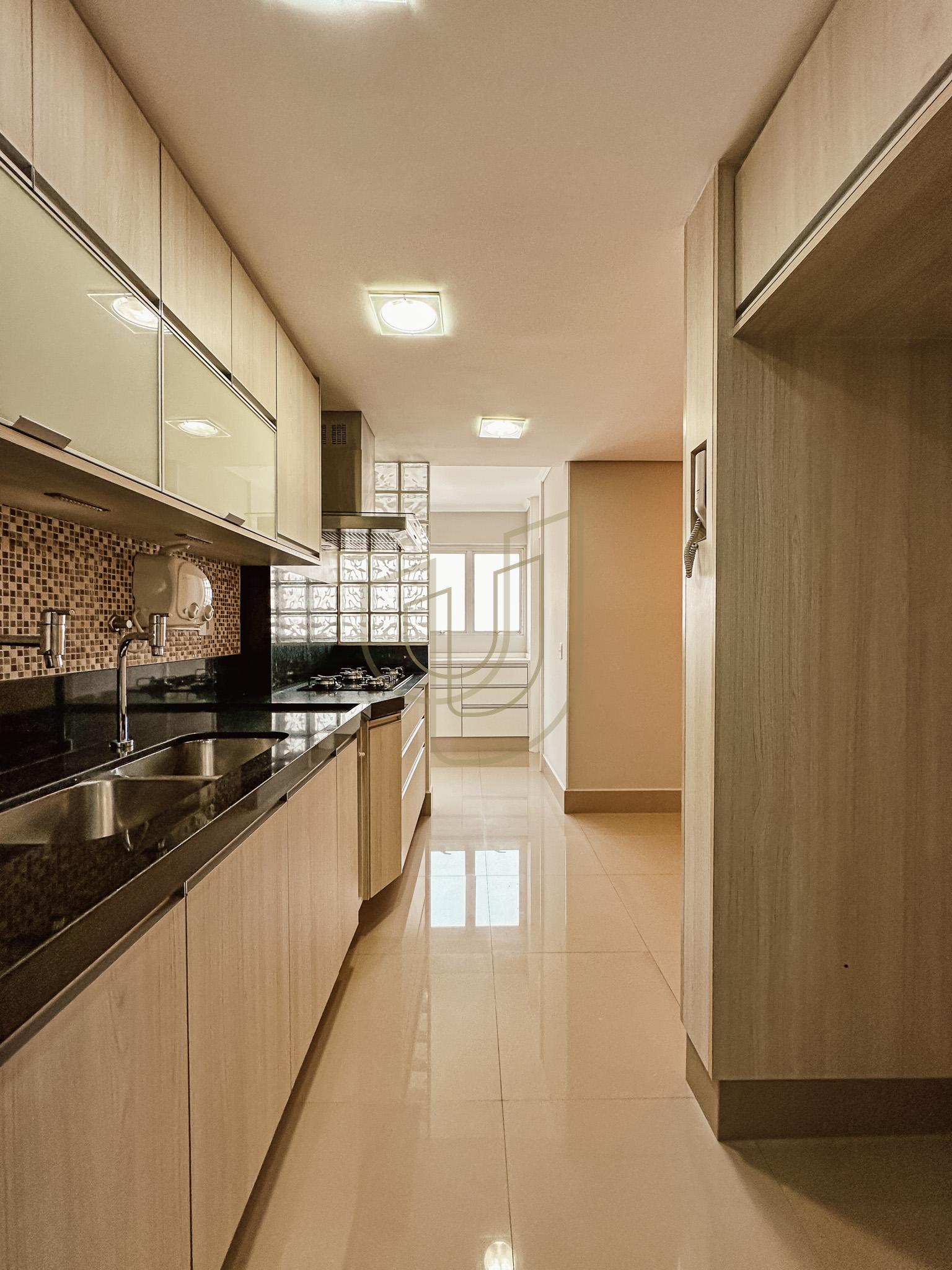 Apartamento com 3 Dormit&oacute;rios e 118m&sup2; na Vila Adyana - S&atilde;o Jos&eacute; dos Campos/SP  São José dos Campos - 