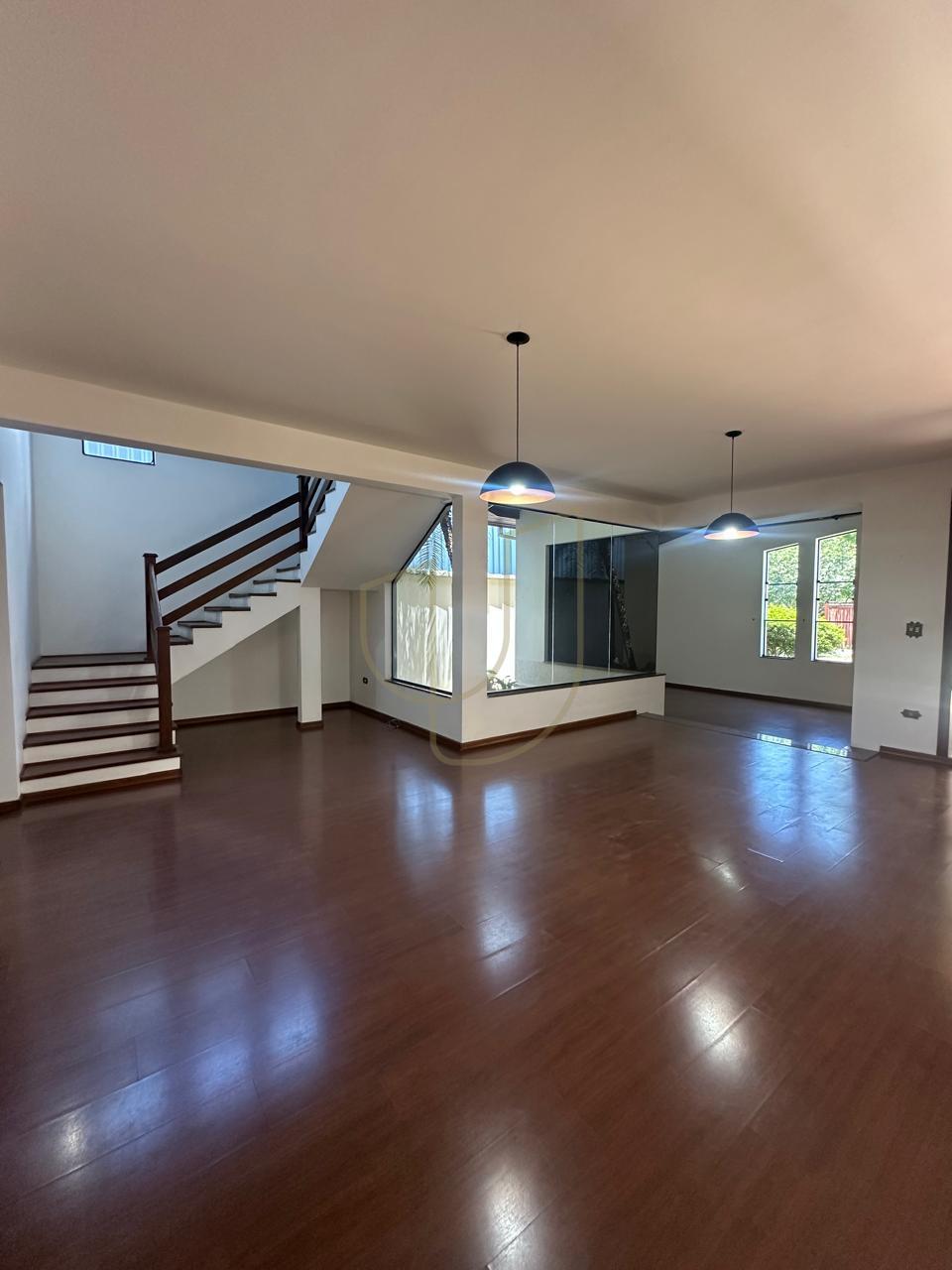 Sobrado com 3 Dormit&oacute;rios no Eldorado - Urabanova - S&atilde;o Jos&eacute; dos Campos/SP  São José dos Campos - 