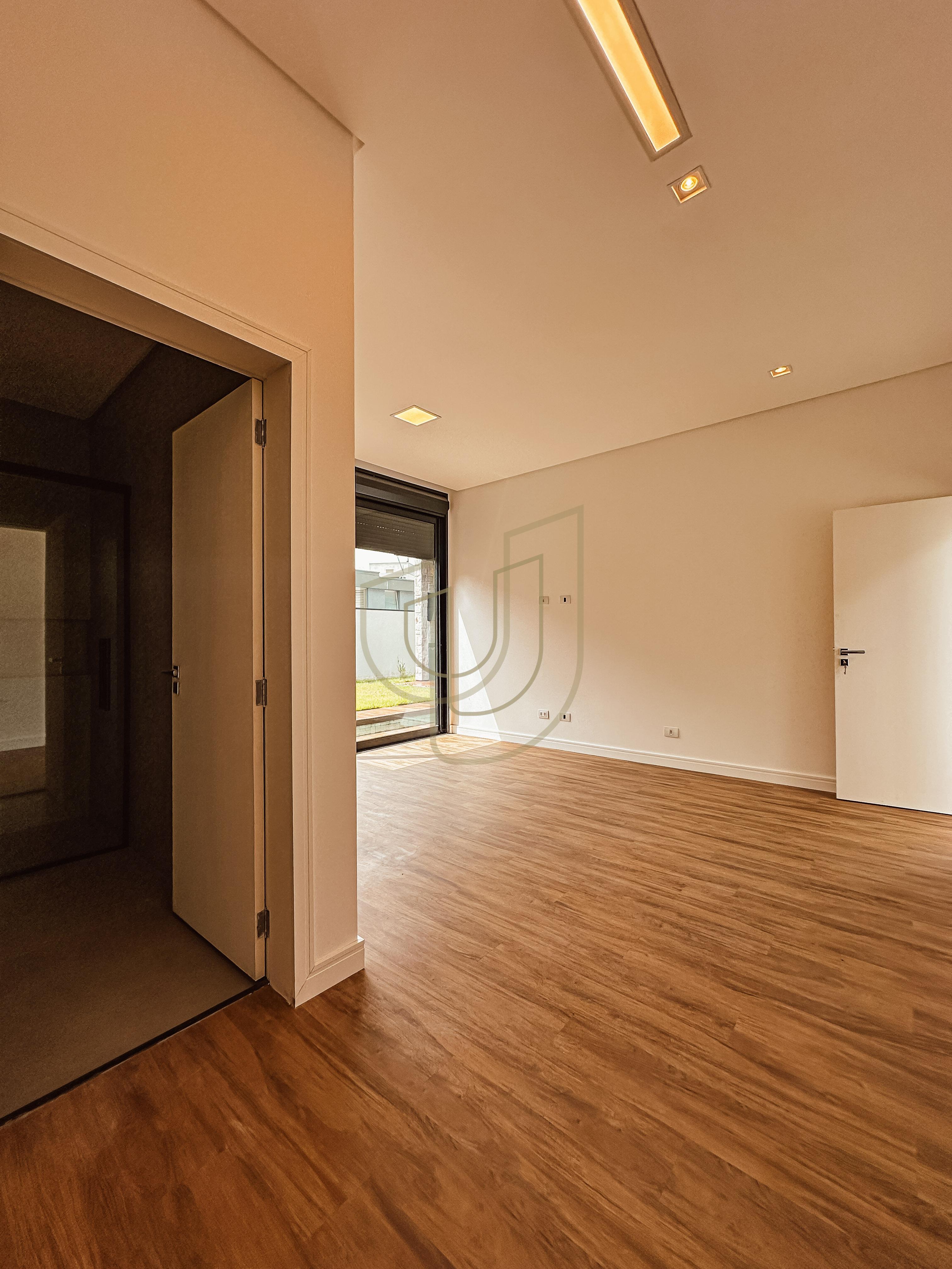 Casa T&eacute;rrea com 4 Su&iacute;tes no Jardim do Golfe I - S&atilde;o Jos&eacute; dos Campos/SP  São José dos Campos - 