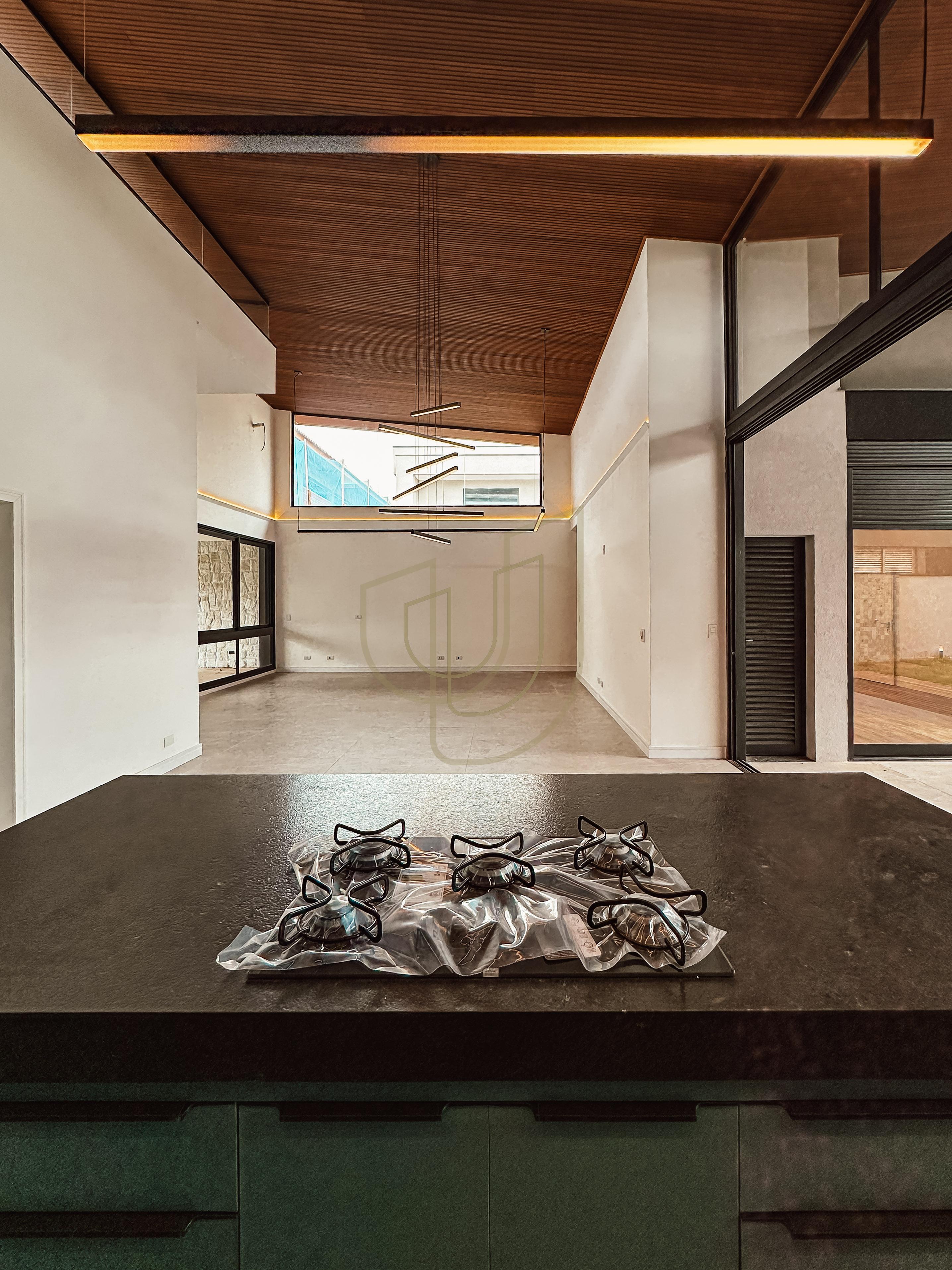 Casa T&eacute;rrea com 4 Su&iacute;tes no Jardim do Golfe I - S&atilde;o Jos&eacute; dos Campos/SP  São José dos Campos - 