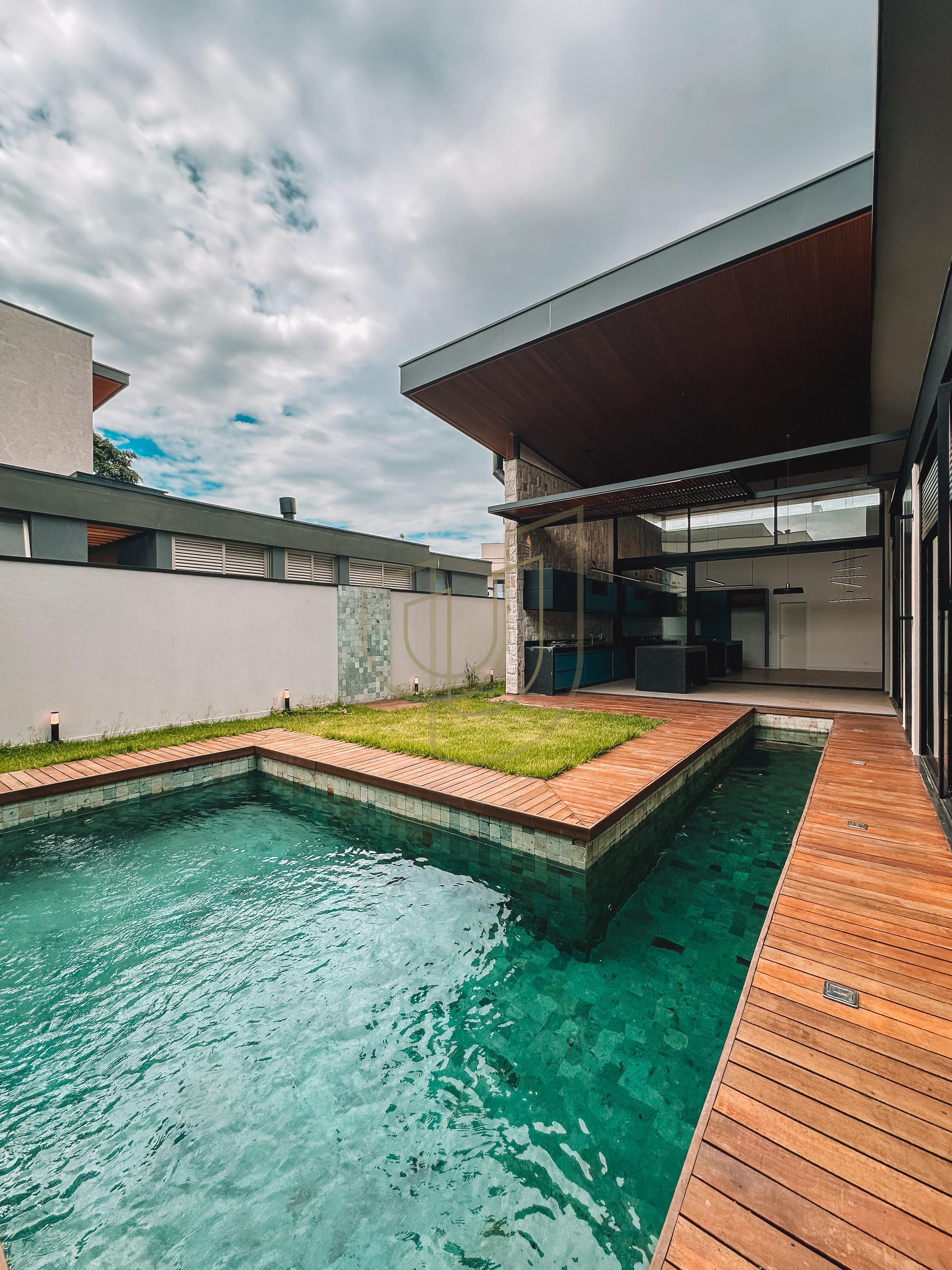 Casa T&eacute;rrea com 4 Su&iacute;tes no Jardim do Golfe I - S&atilde;o Jos&eacute; dos Campos/SP  São José dos Campos - 