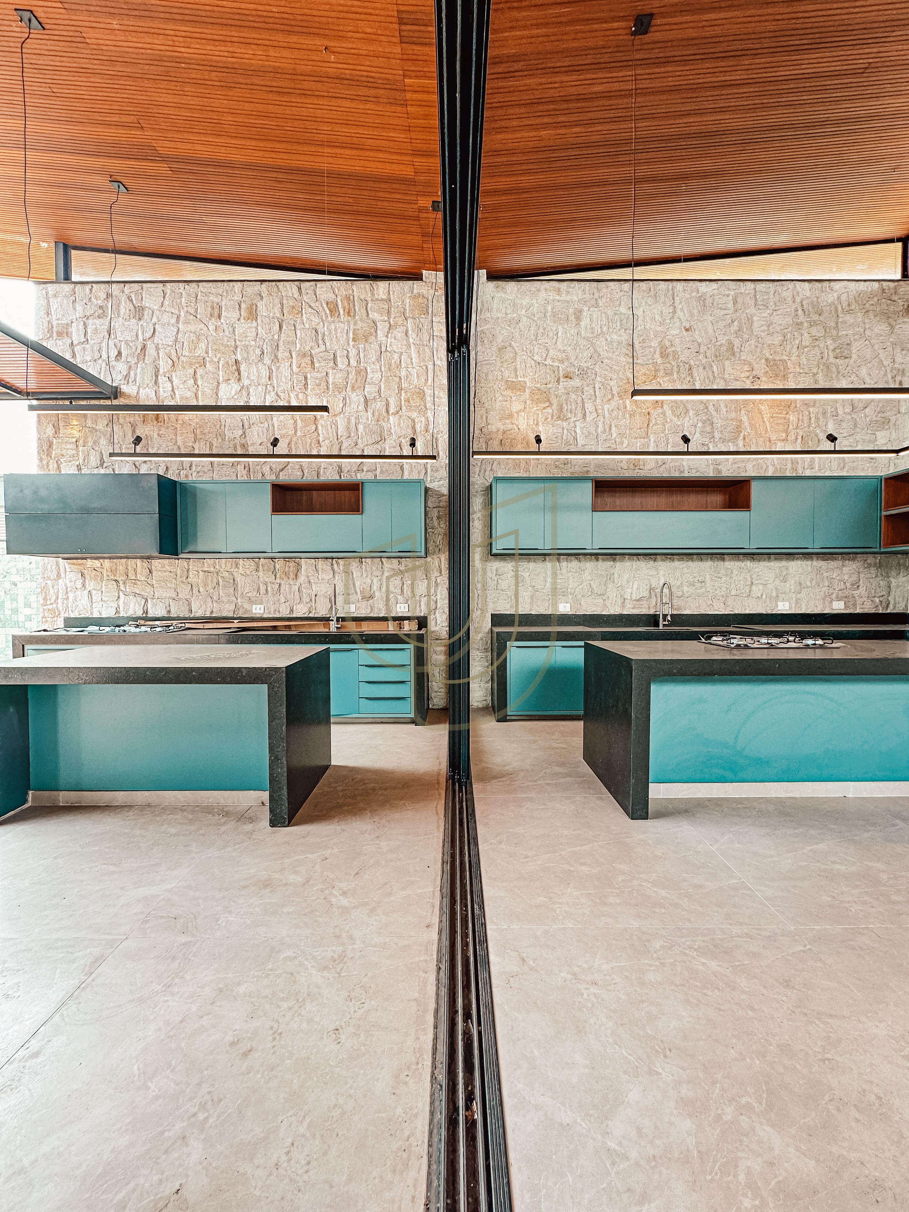 Casa T&eacute;rrea com 4 Su&iacute;tes no Jardim do Golfe I - S&atilde;o Jos&eacute; dos Campos/SP  São José dos Campos - 