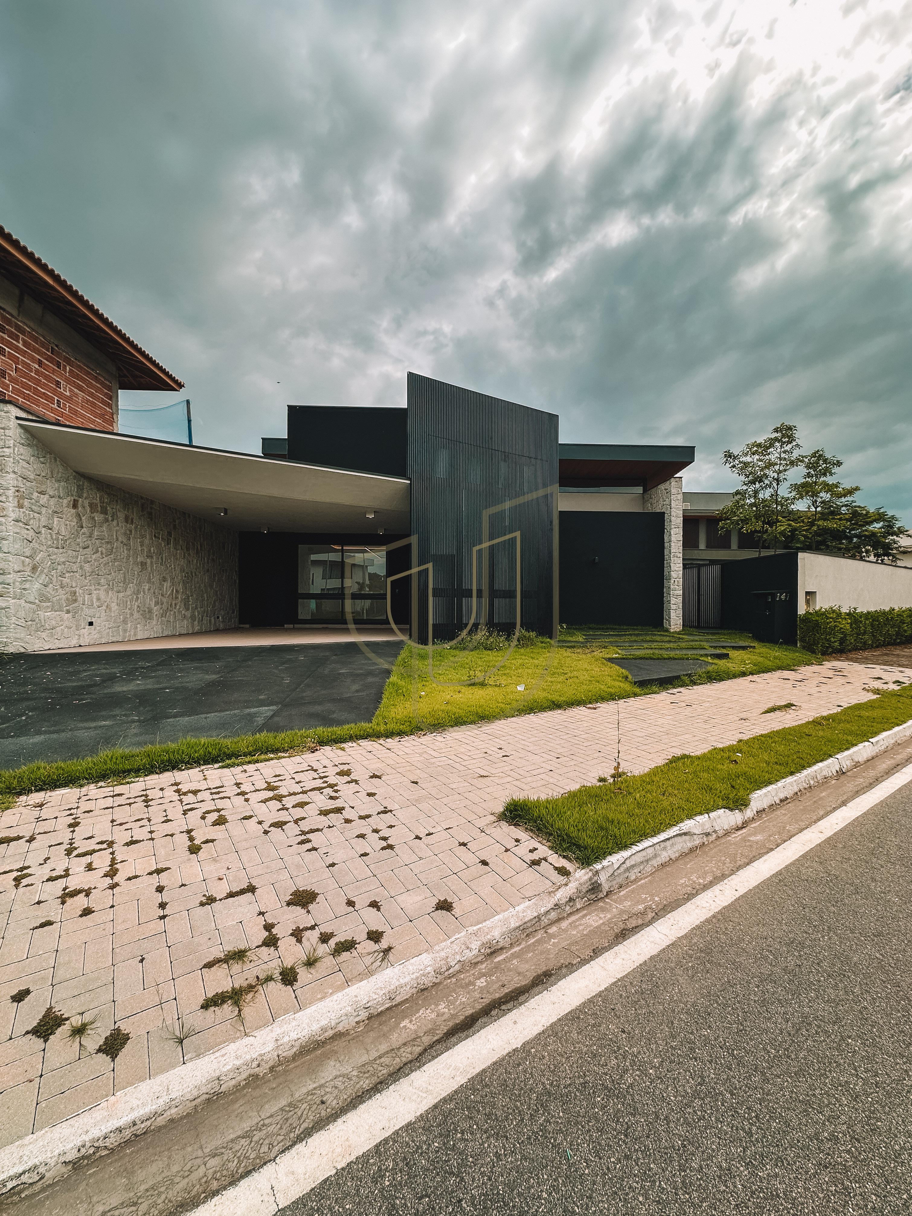 Casa T&eacute;rrea com 4 Su&iacute;tes no Jardim do Golfe I - S&atilde;o Jos&eacute; dos Campos/SP  São José dos Campos - 