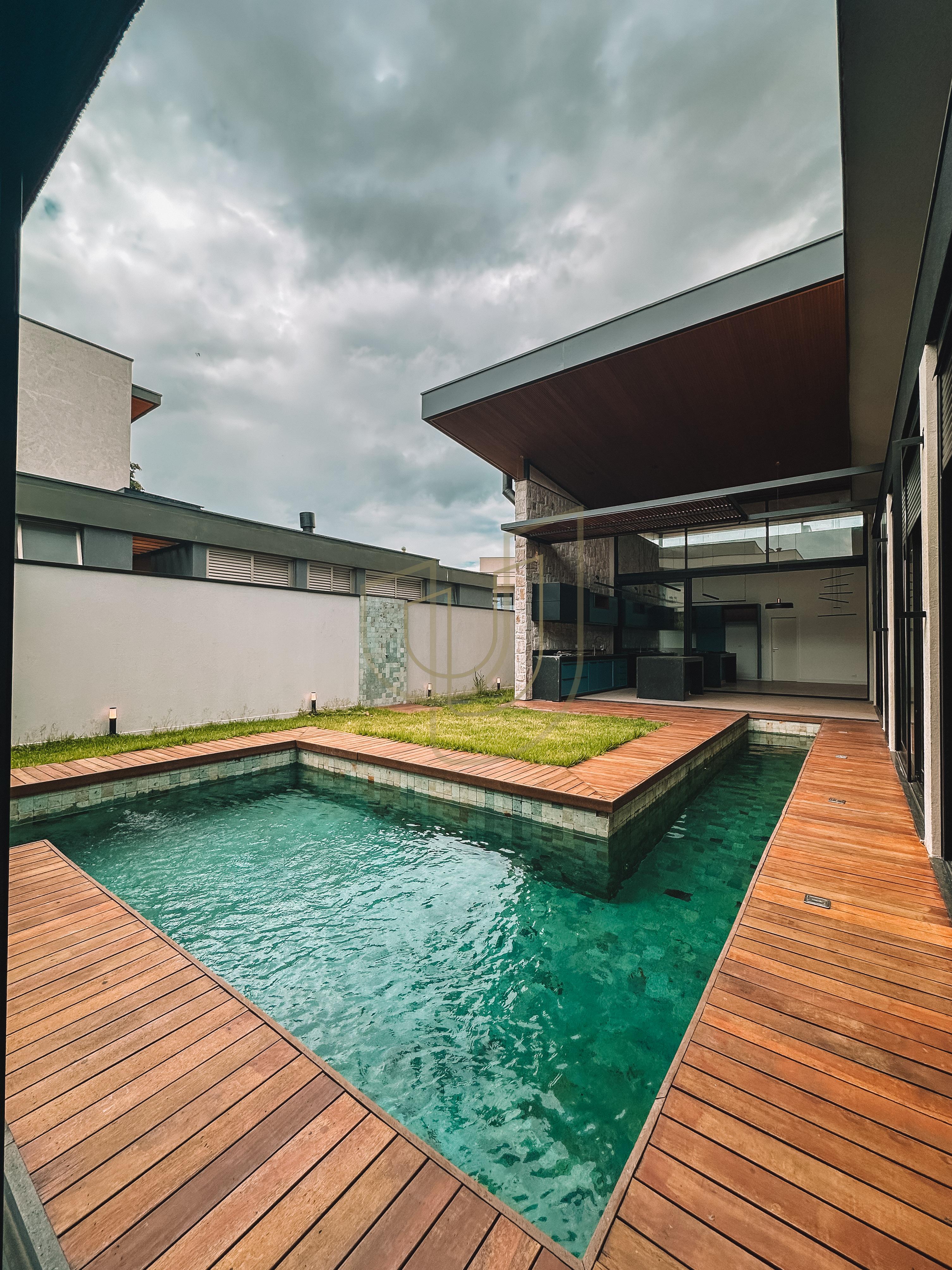 Casa T&eacute;rrea com 4 Su&iacute;tes no Jardim do Golfe I - S&atilde;o Jos&eacute; dos Campos/SP  São José dos Campos - 