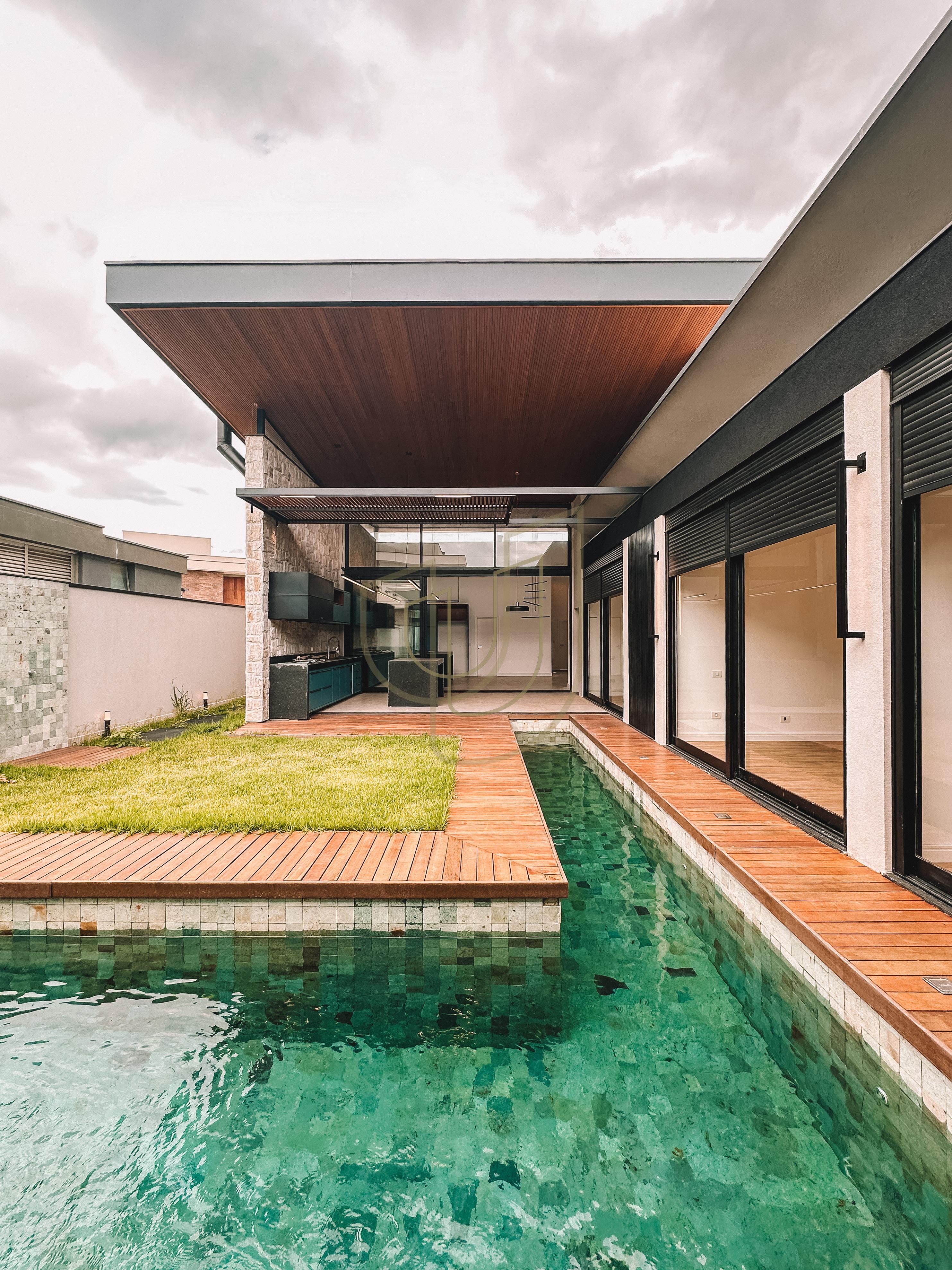 Casa T&eacute;rrea com 4 Su&iacute;tes no Jardim do Golfe I - S&atilde;o Jos&eacute; dos Campos/SP  São José dos Campos - 