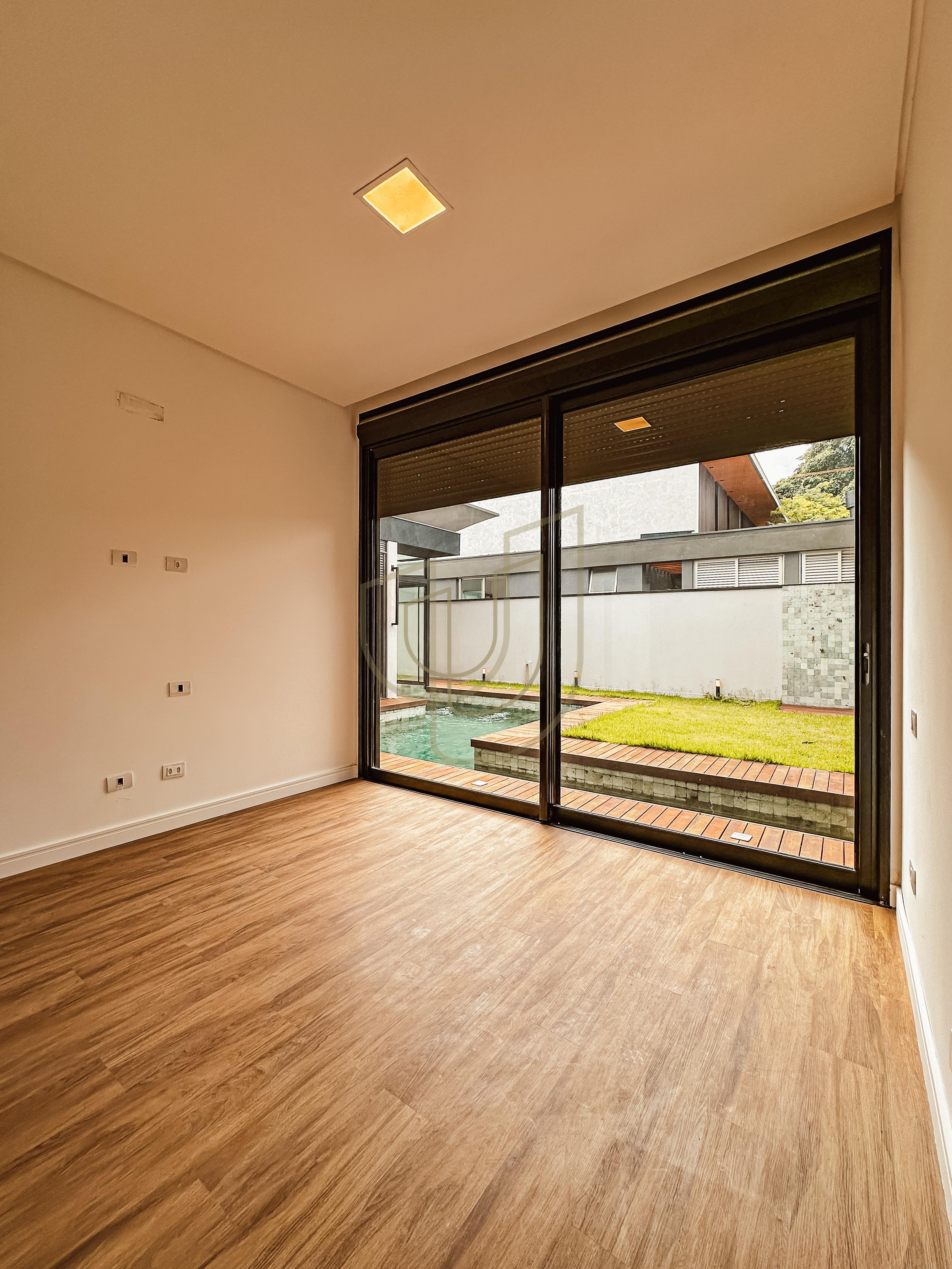 Casa T&eacute;rrea com 4 Su&iacute;tes no Jardim do Golfe I - S&atilde;o Jos&eacute; dos Campos/SP  São José dos Campos - 