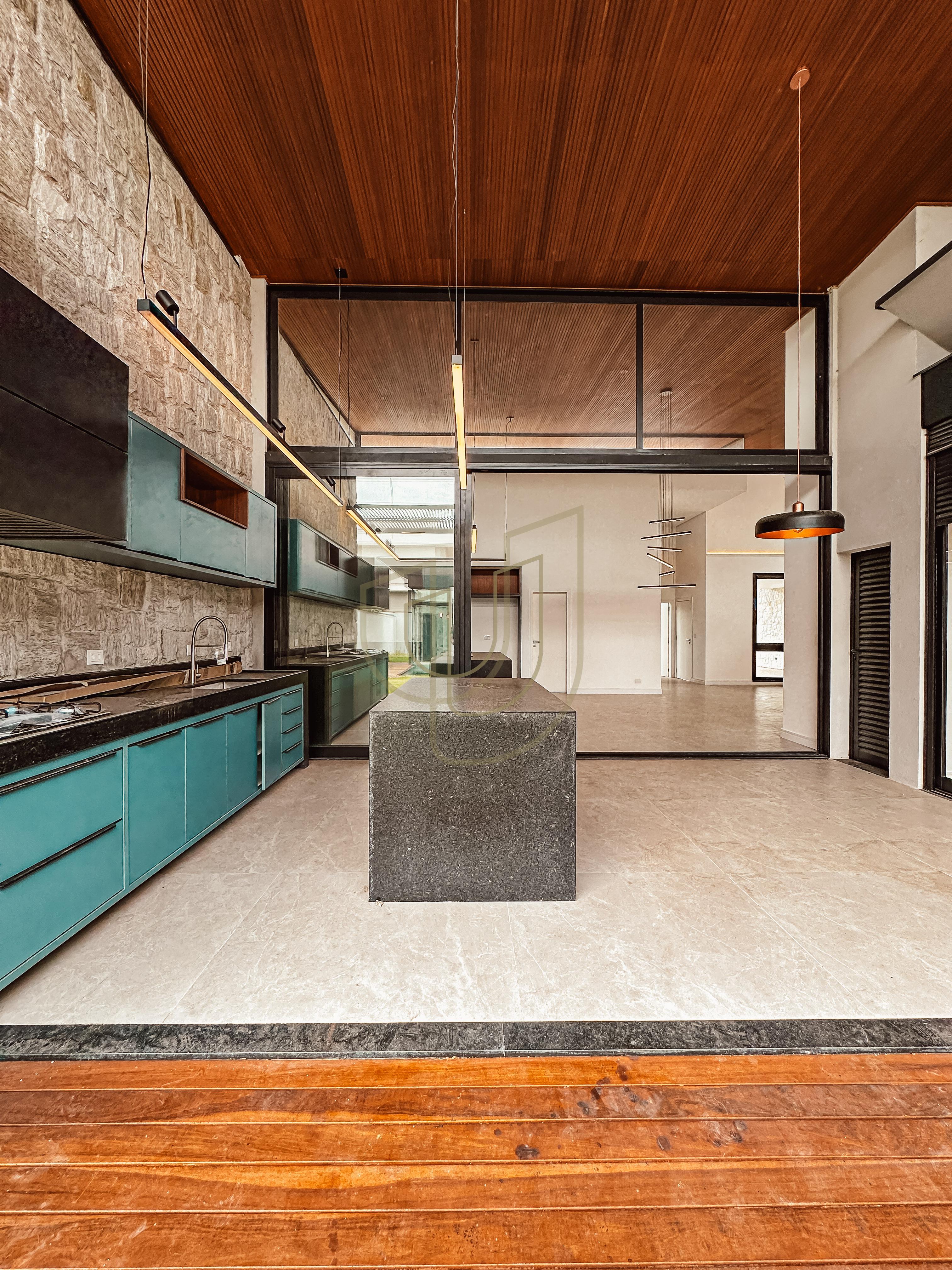 Casa T&eacute;rrea com 4 Su&iacute;tes no Jardim do Golfe I - S&atilde;o Jos&eacute; dos Campos/SP  São José dos Campos - 