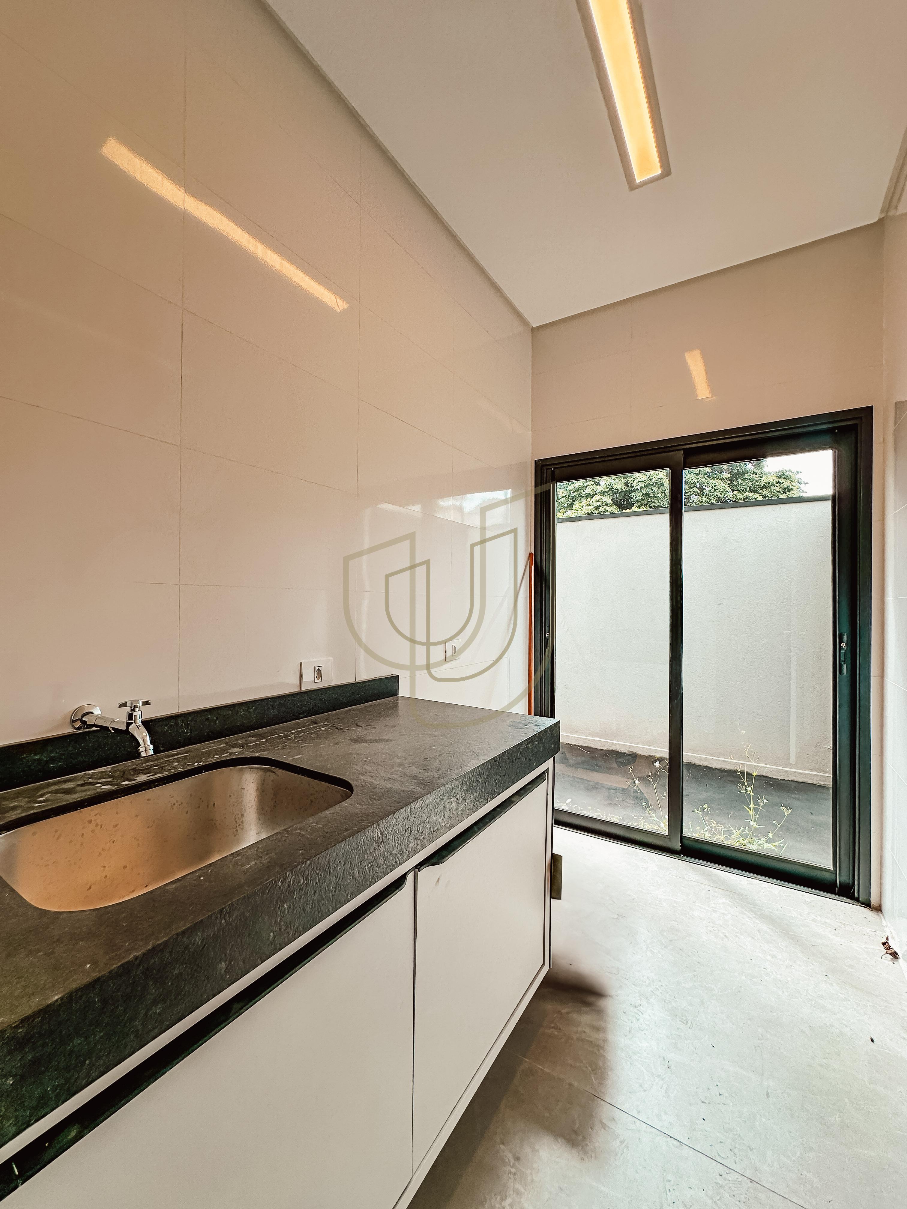 Casa T&eacute;rrea com 4 Su&iacute;tes no Jardim do Golfe I - S&atilde;o Jos&eacute; dos Campos/SP  São José dos Campos - 