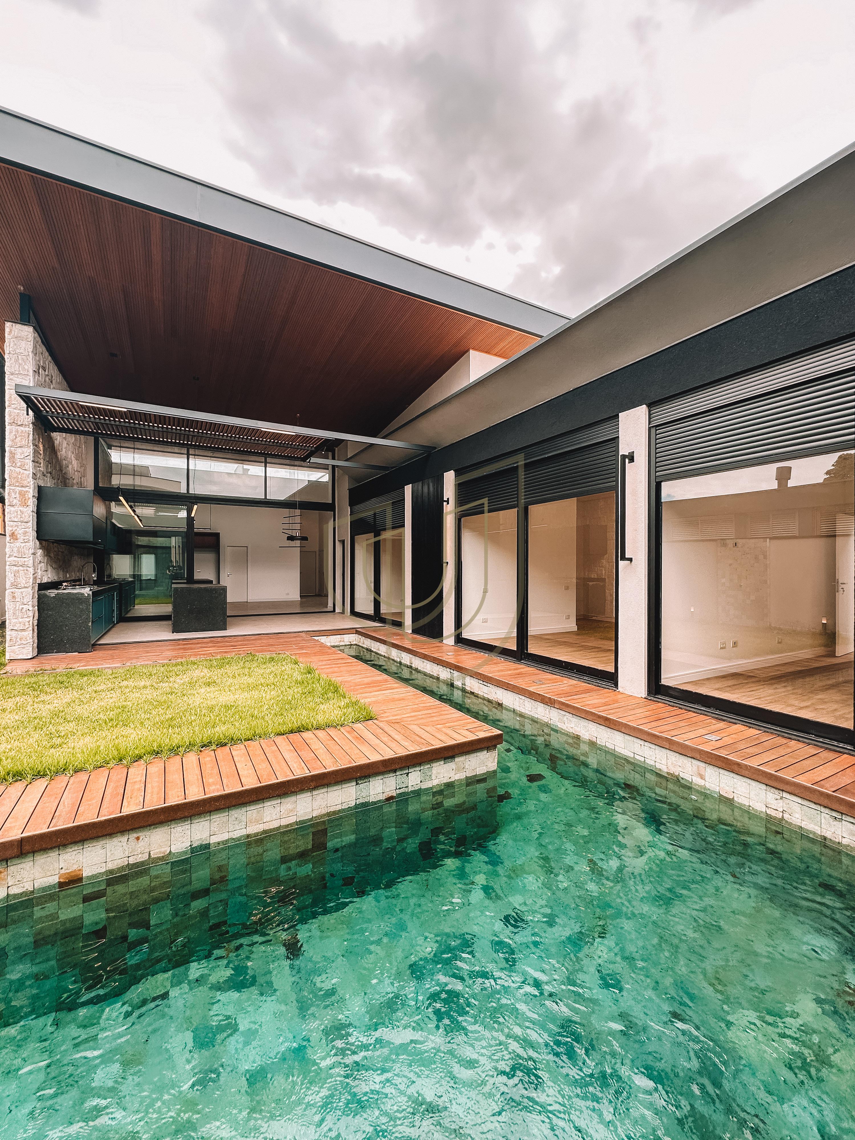 Casa T&eacute;rrea com 4 Su&iacute;tes no Jardim do Golfe I - S&atilde;o Jos&eacute; dos Campos/SP  São José dos Campos - 