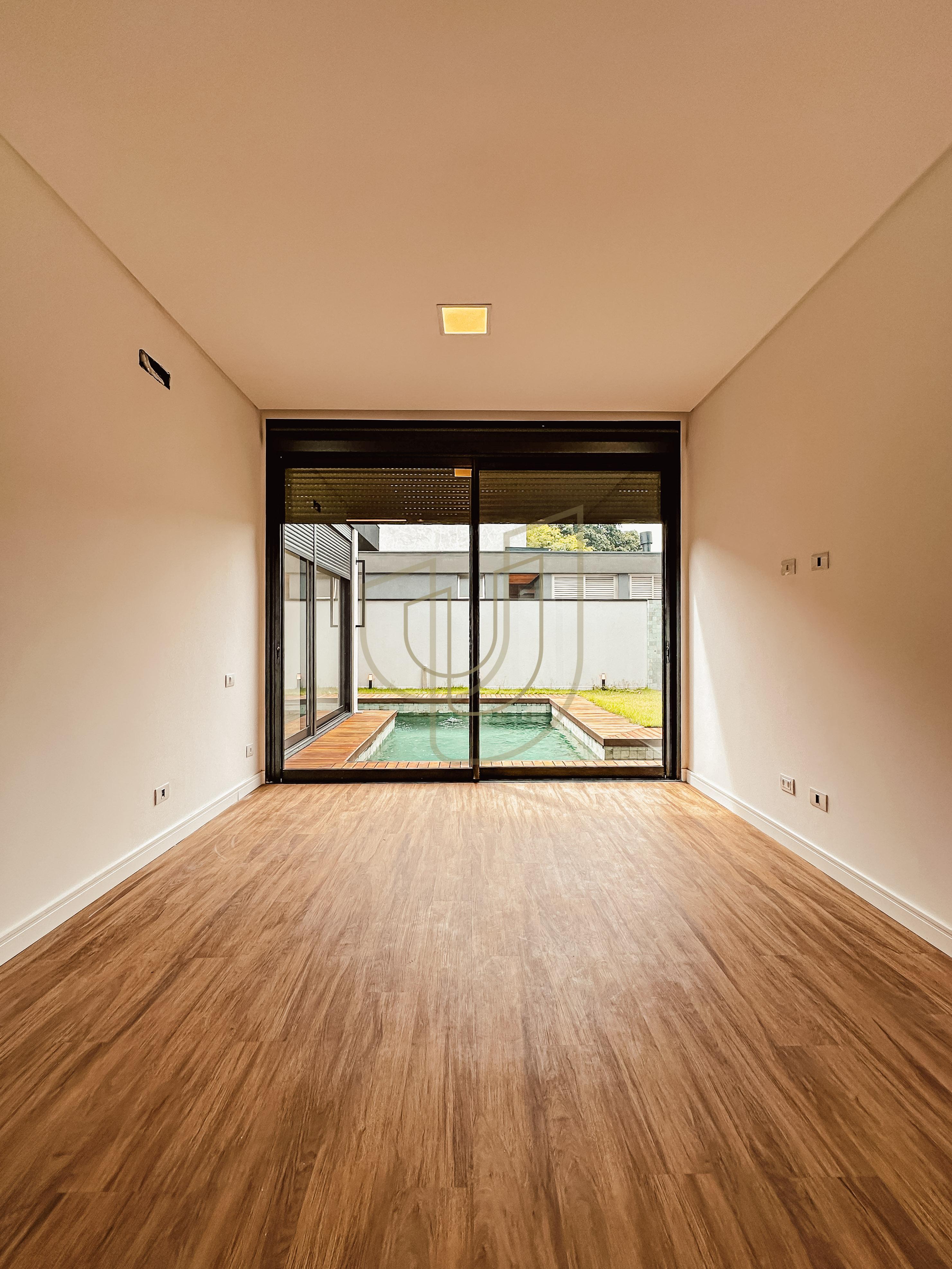 Casa T&eacute;rrea com 4 Su&iacute;tes no Jardim do Golfe I - S&atilde;o Jos&eacute; dos Campos/SP  São José dos Campos - 