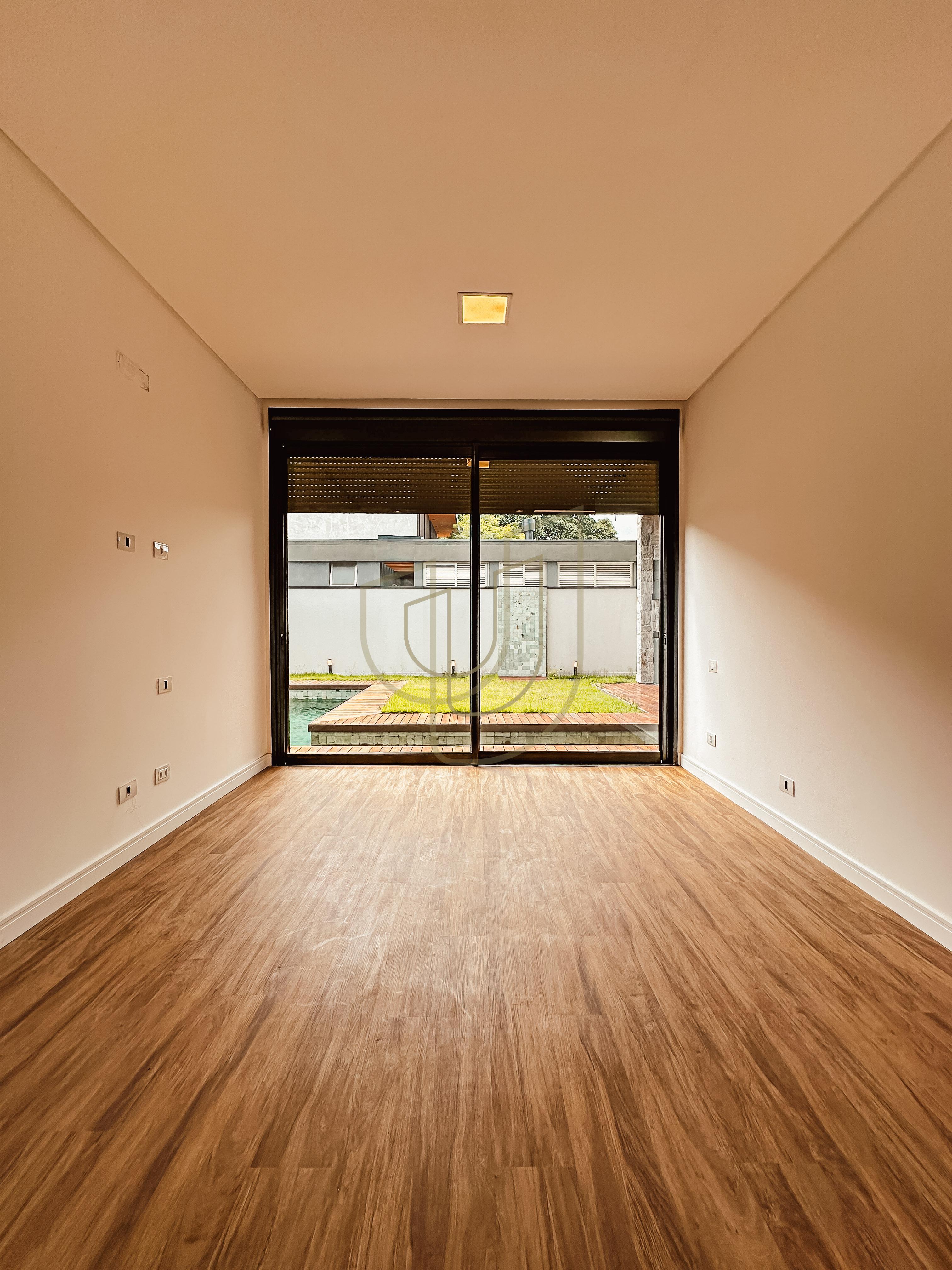 Casa T&eacute;rrea com 4 Su&iacute;tes no Jardim do Golfe I - S&atilde;o Jos&eacute; dos Campos/SP  São José dos Campos - 