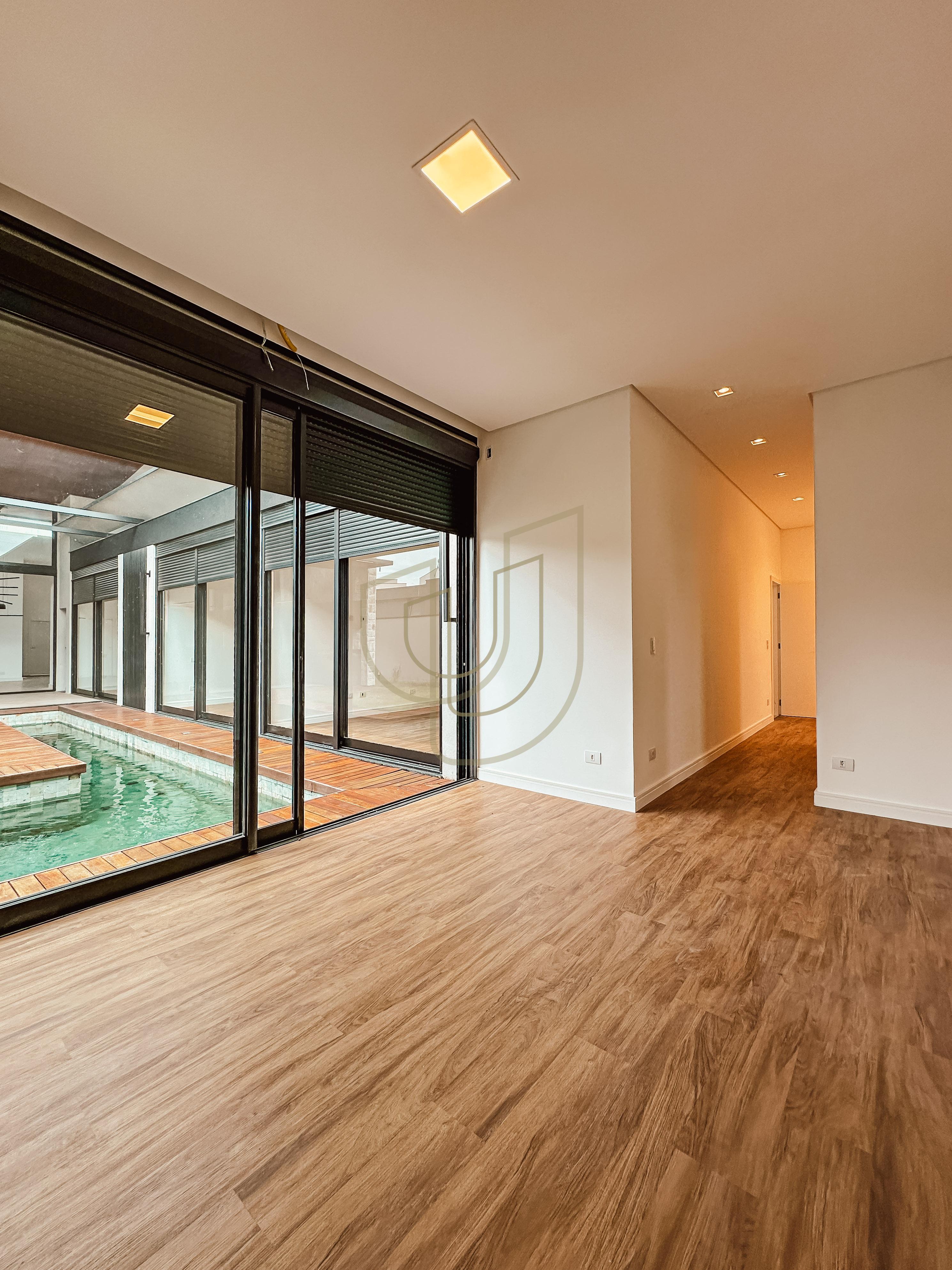 Casa T&eacute;rrea com 4 Su&iacute;tes no Jardim do Golfe I - S&atilde;o Jos&eacute; dos Campos/SP  São José dos Campos - 