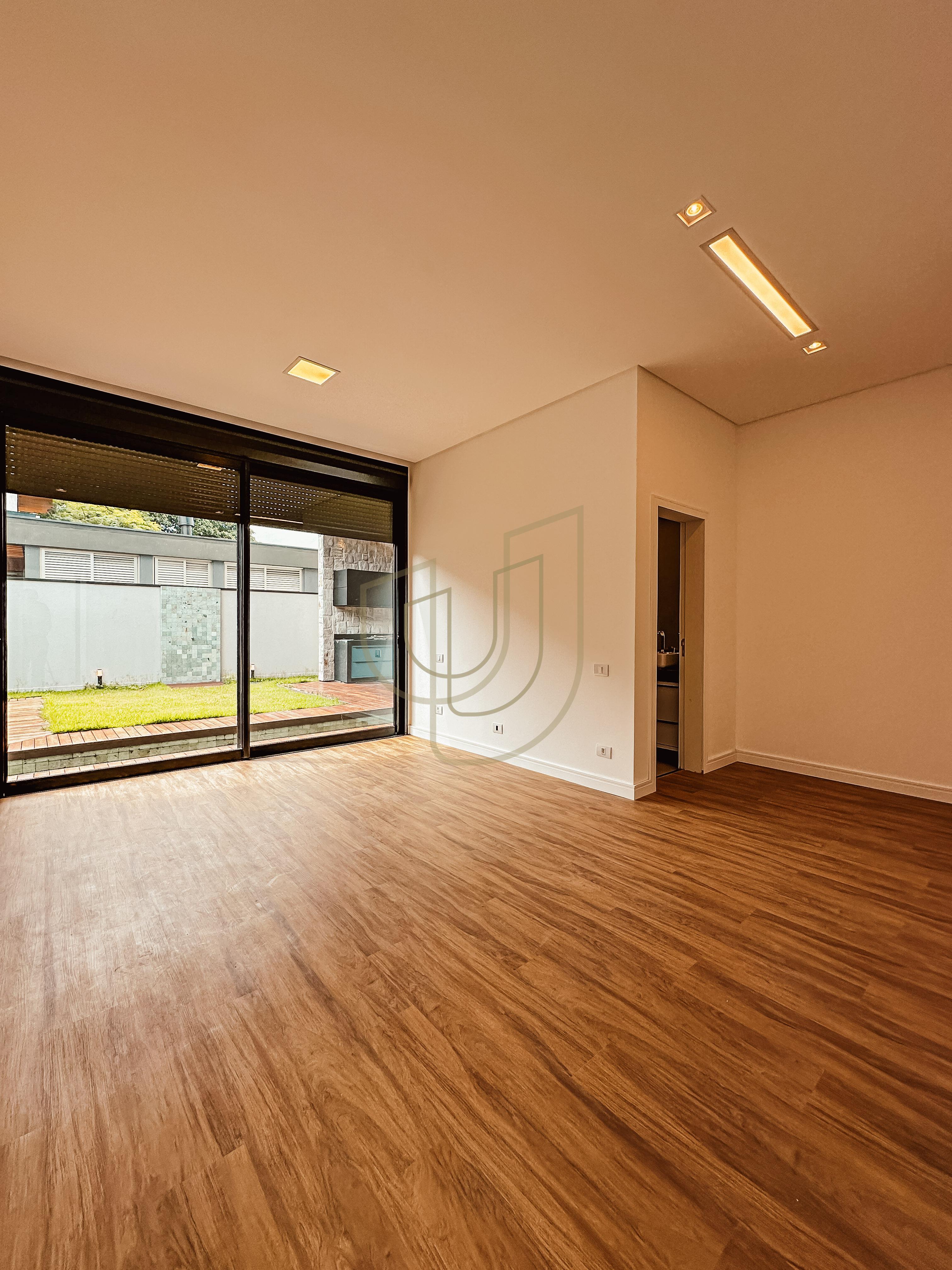 Casa T&eacute;rrea com 4 Su&iacute;tes no Jardim do Golfe I - S&atilde;o Jos&eacute; dos Campos/SP  São José dos Campos - 