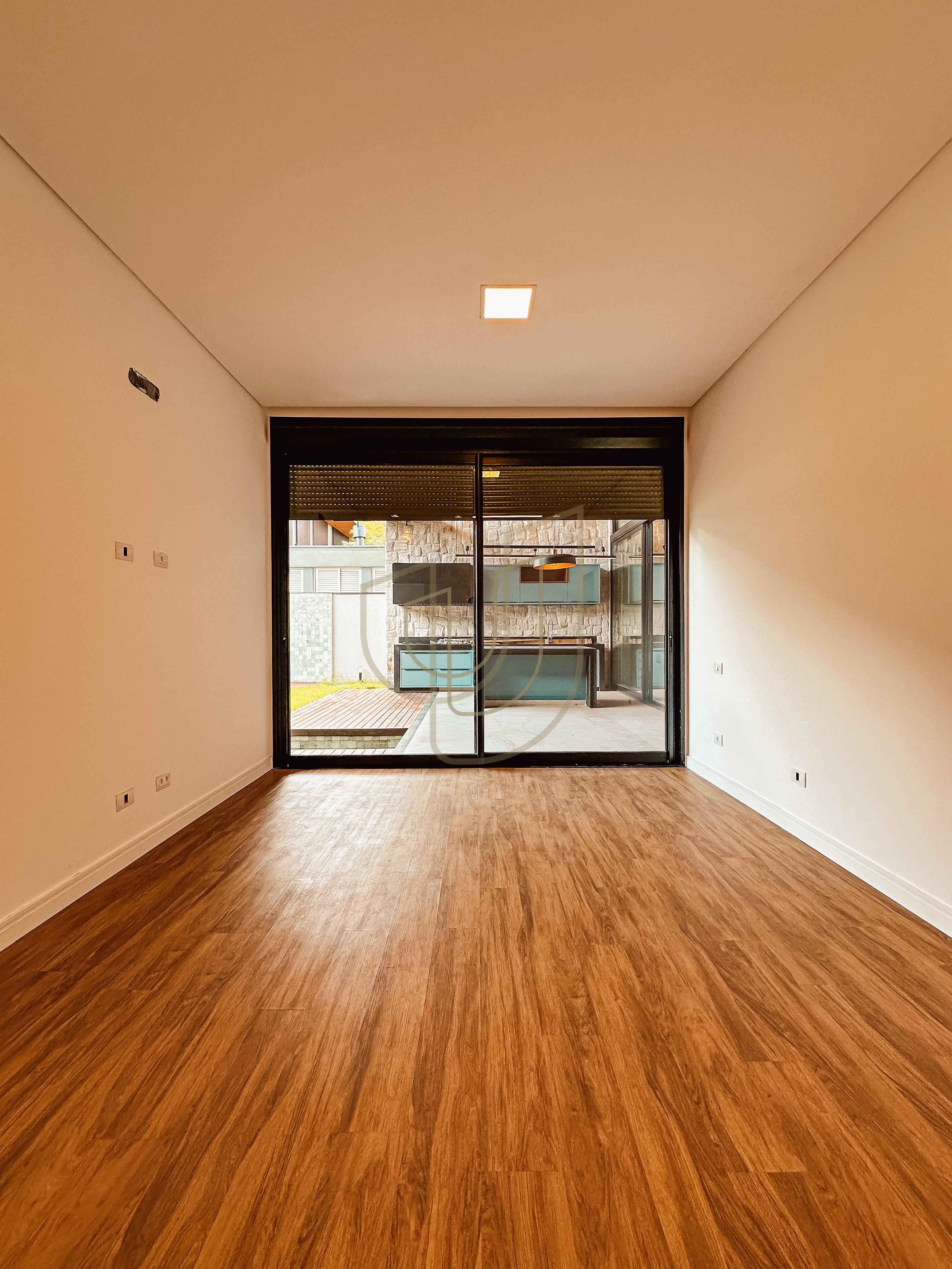 Casa T&eacute;rrea com 4 Su&iacute;tes no Jardim do Golfe I - S&atilde;o Jos&eacute; dos Campos/SP  São José dos Campos - 