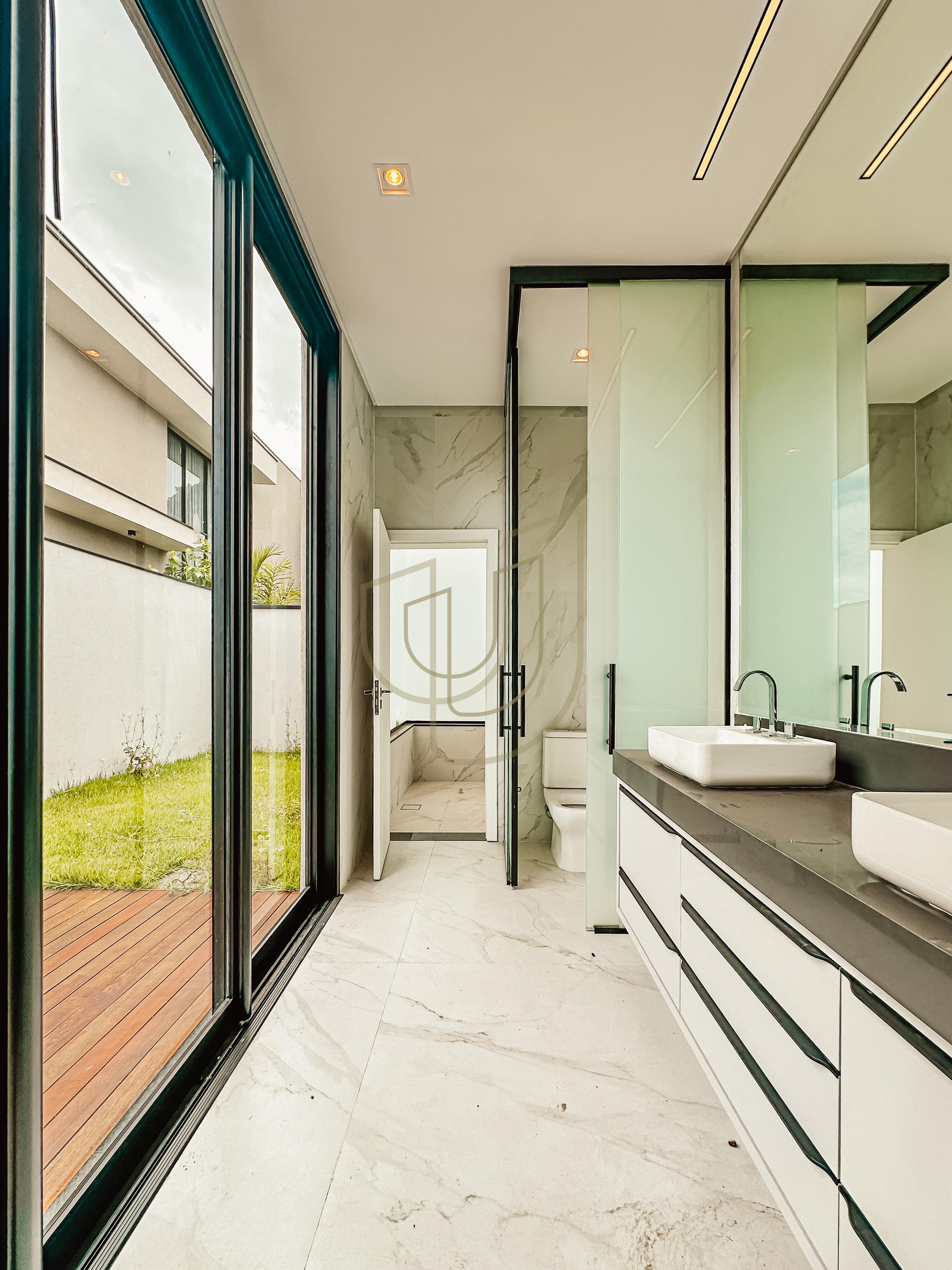 Casa T&eacute;rrea com 4 Su&iacute;tes no Jardim do Golfe I - S&atilde;o Jos&eacute; dos Campos/SP  São José dos Campos - 